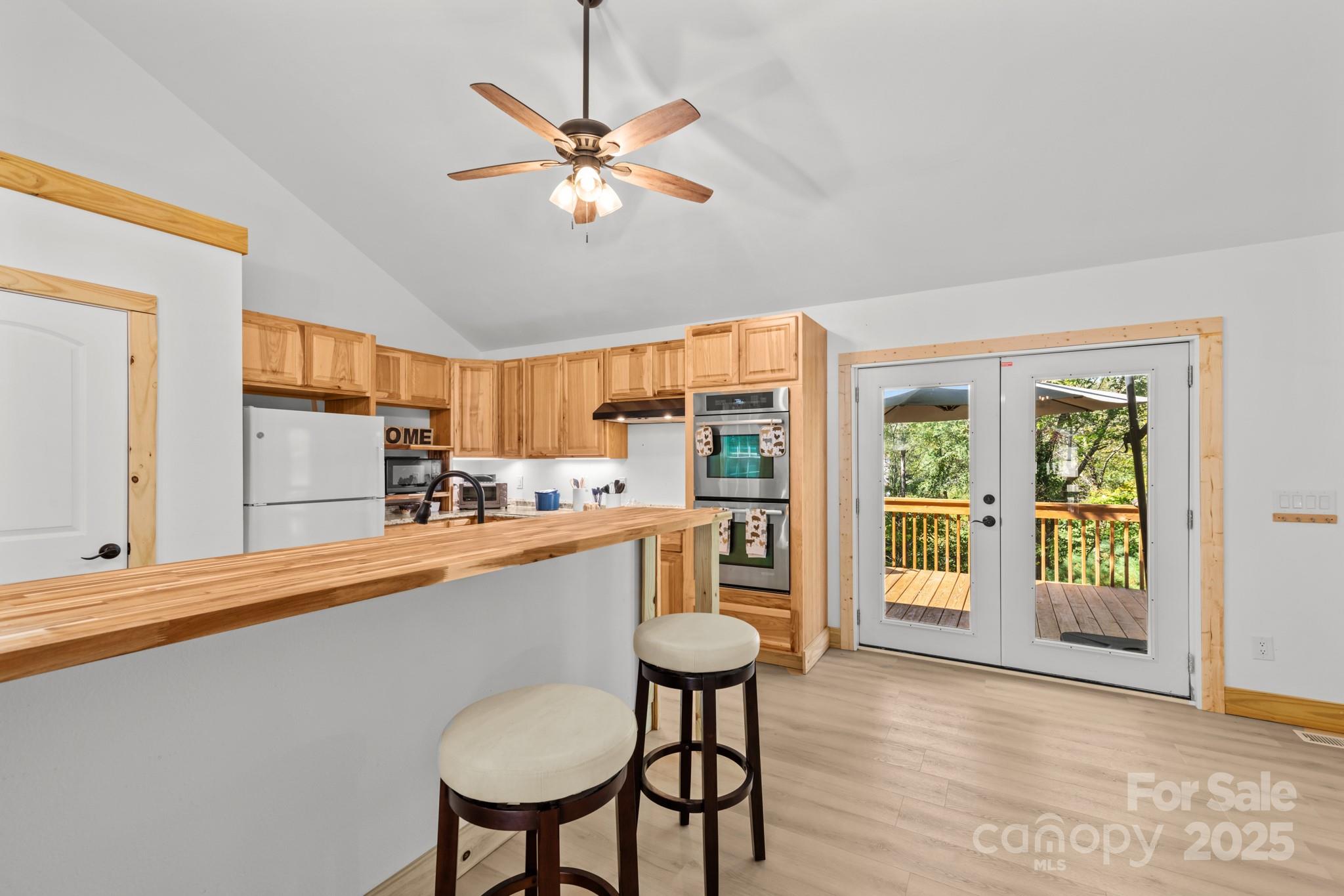 1036 Williamsburg Drive Property Photo 16