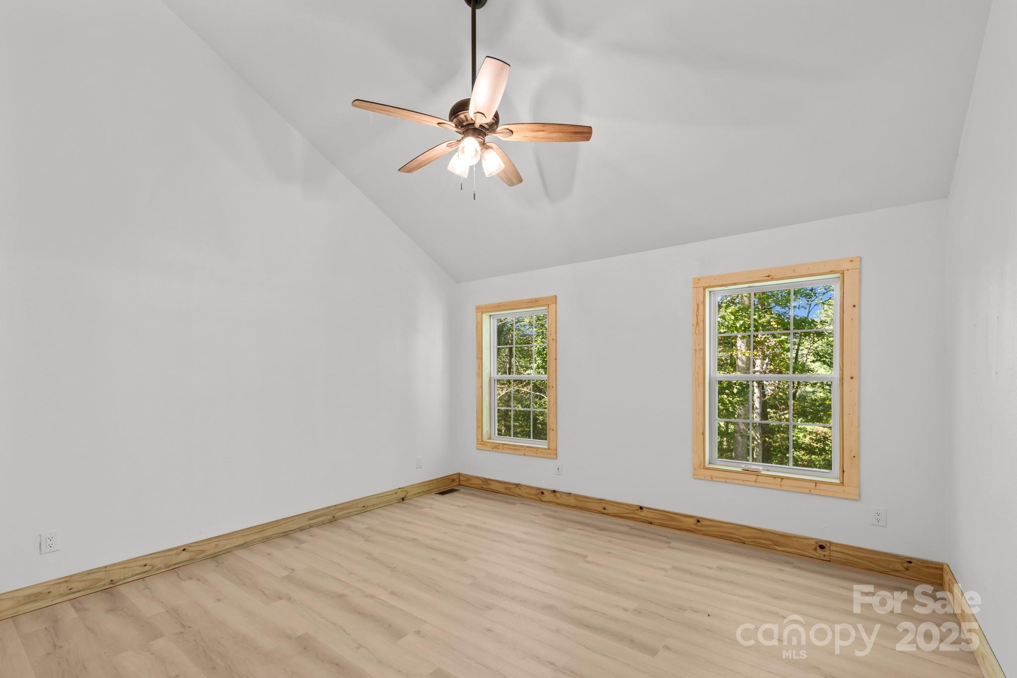 1036 Williamsburg Drive Property Photo 17
