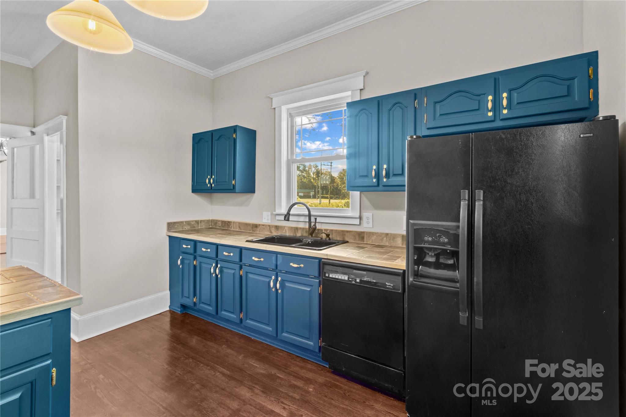 1675 N Main Street Property Photo 9