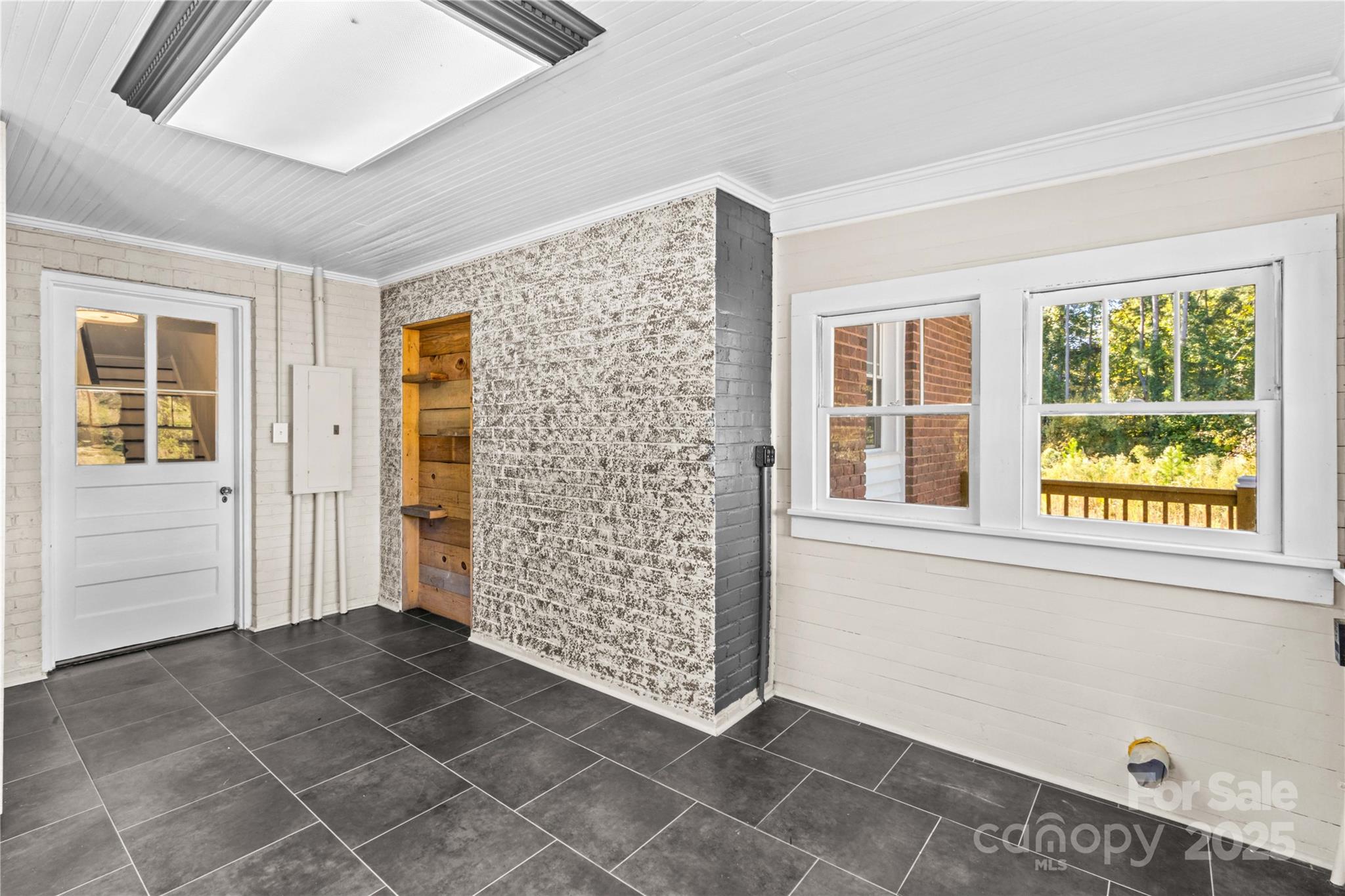 1675 N Main Street Property Photo 12