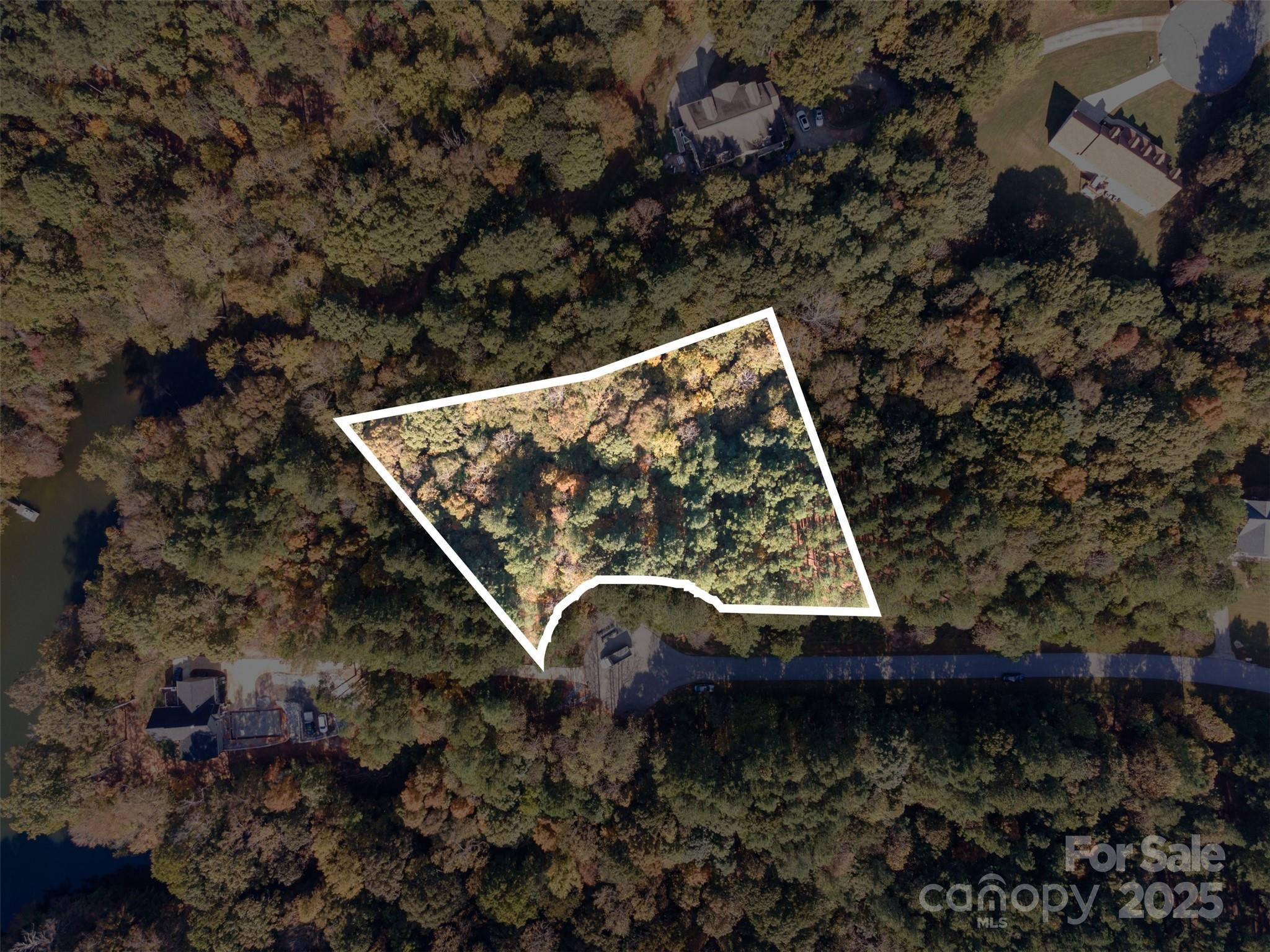 150 Oak Point Lane Property Photo 2