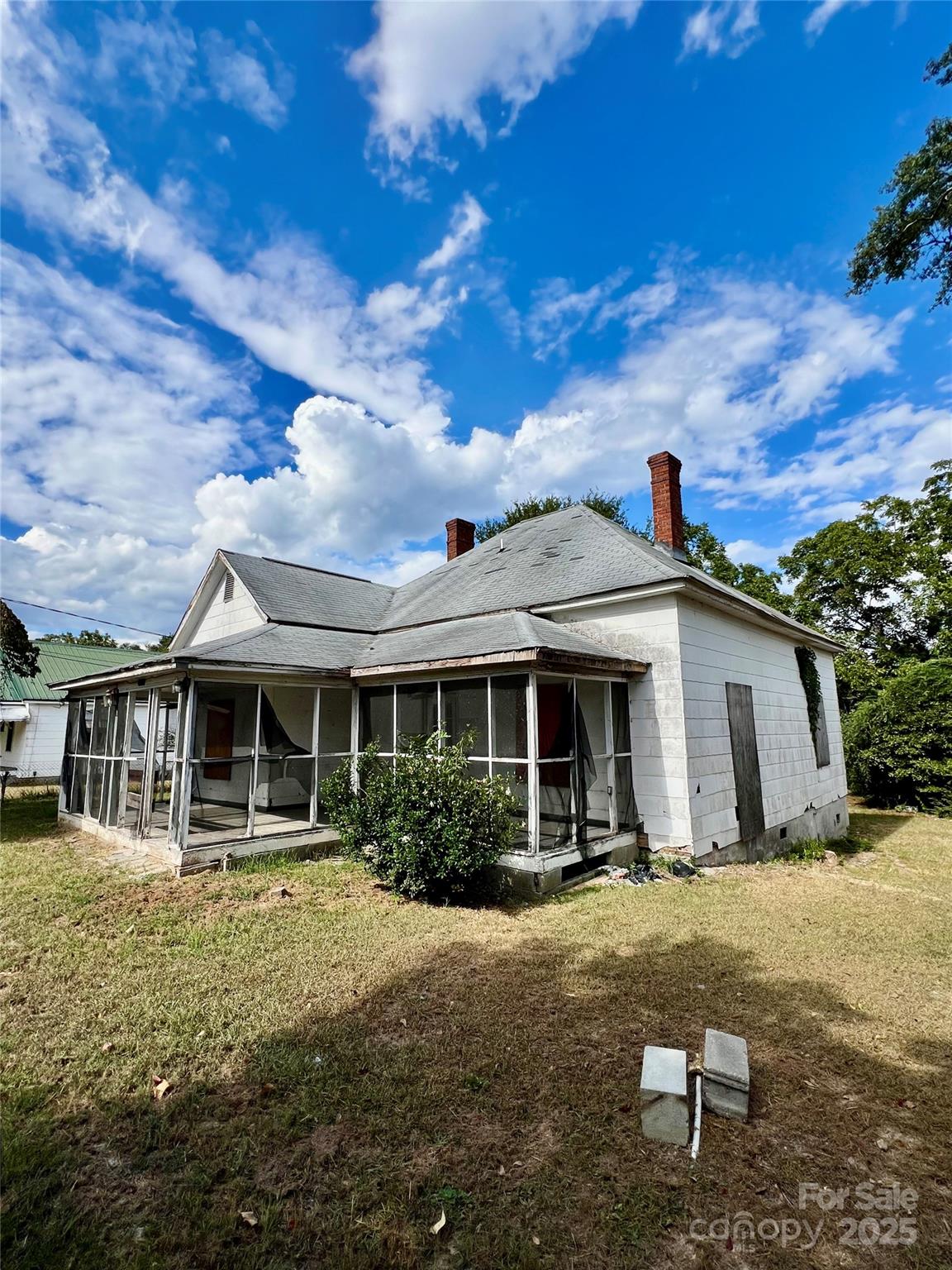 407 Chester Avenue Property Photo 2