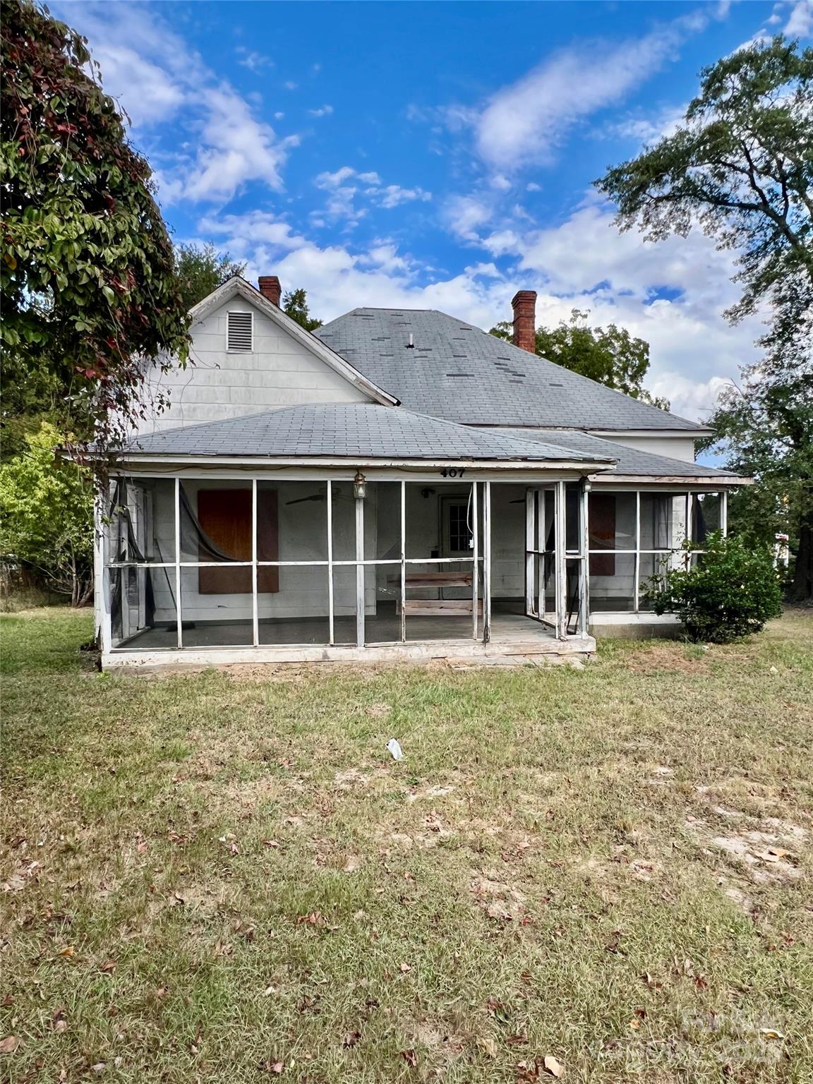 407 Chester Avenue Property Photo 3