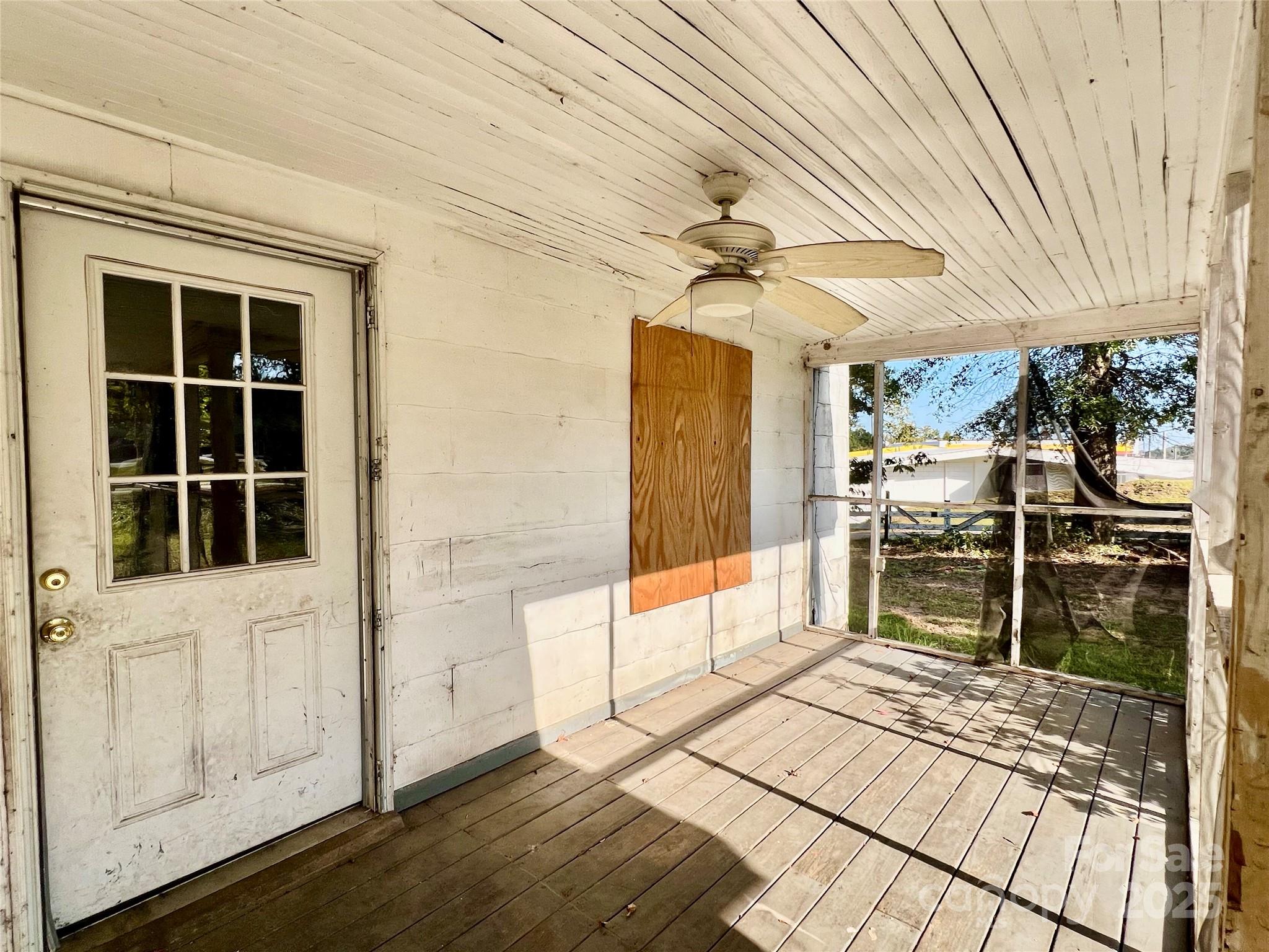 407 Chester Avenue Property Photo 4