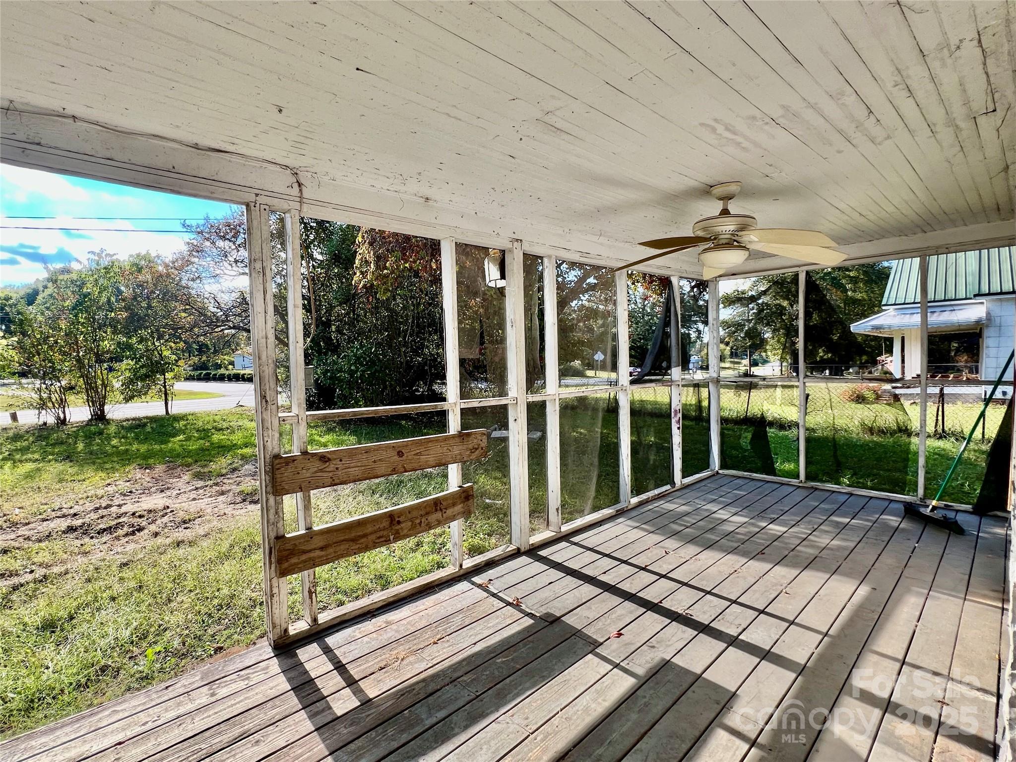 407 Chester Avenue Property Photo 5