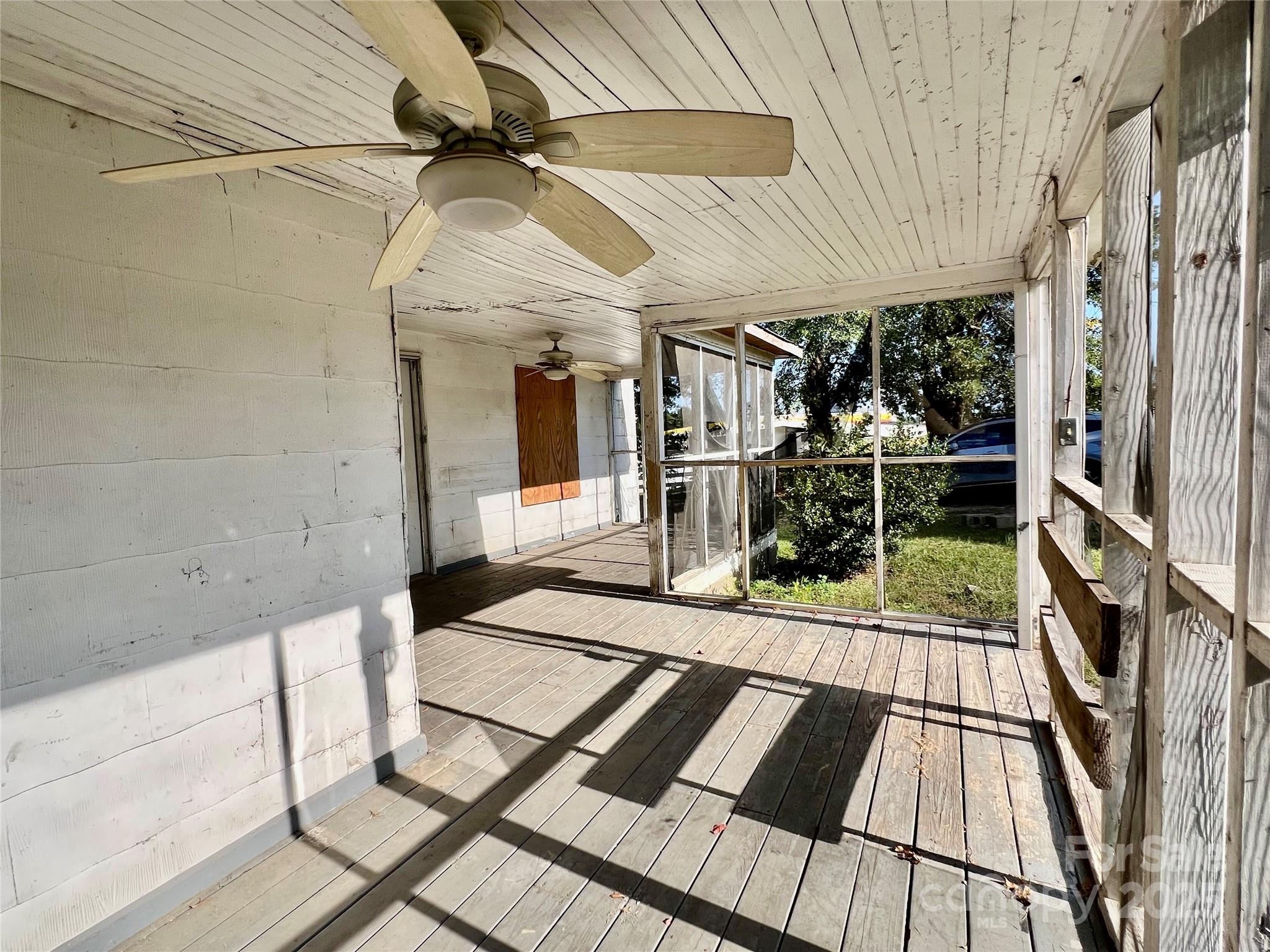 407 Chester Avenue Property Photo 6