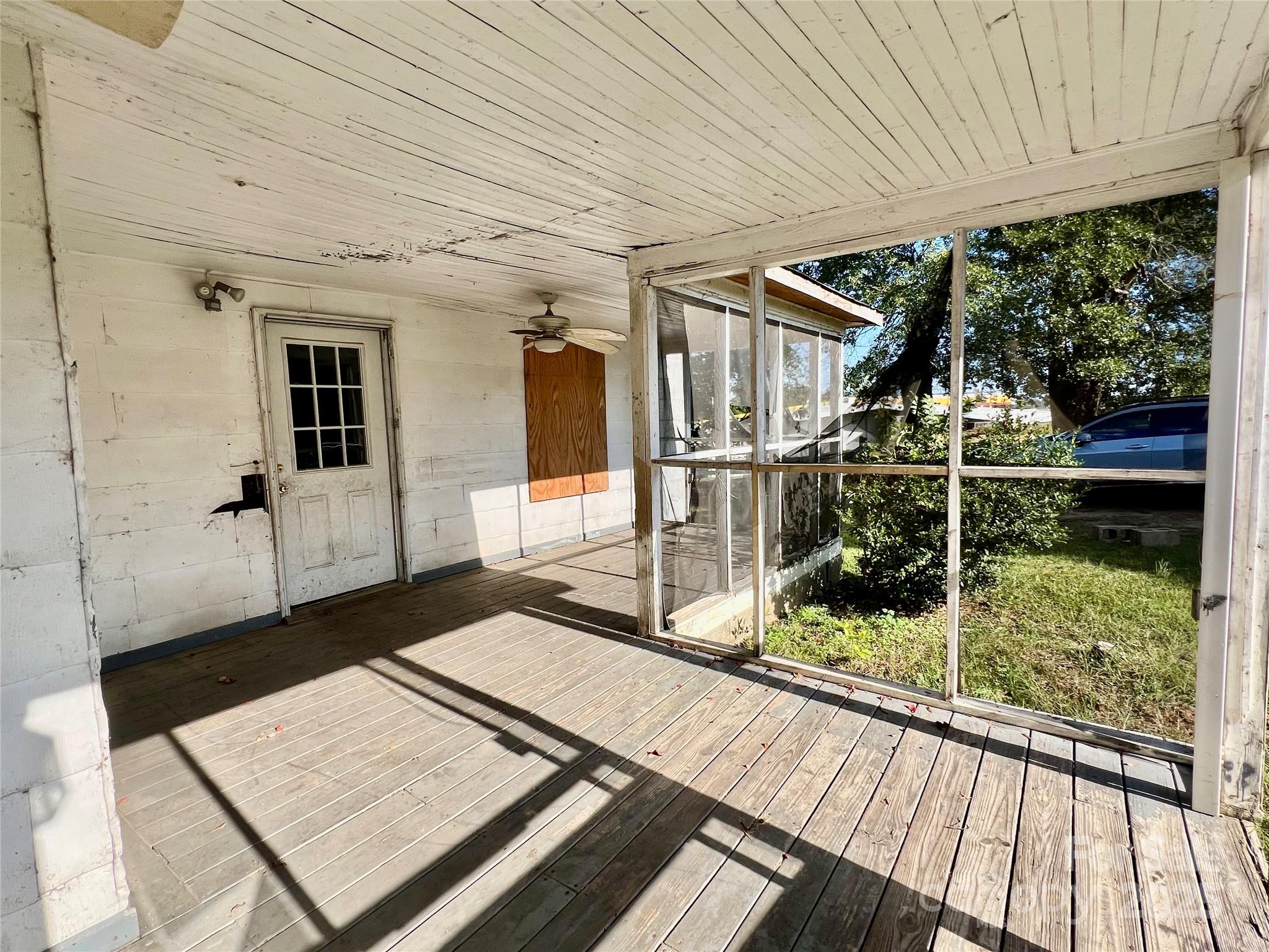 407 Chester Avenue Property Photo 7