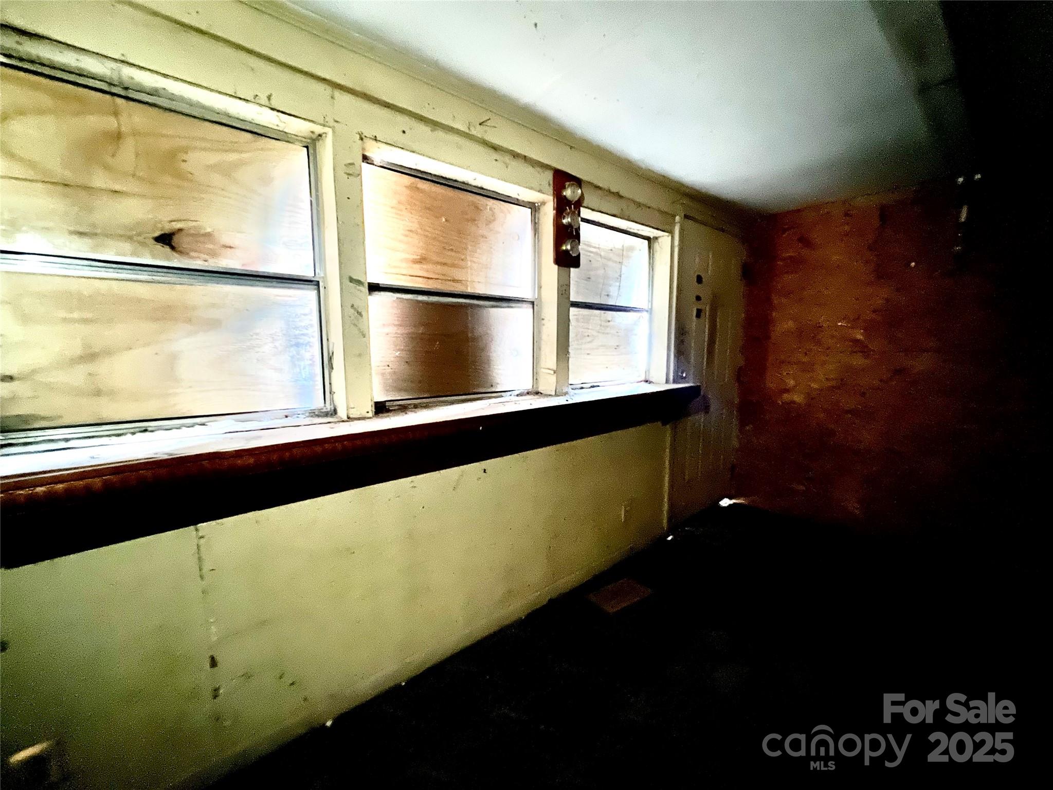 407 Chester Avenue Property Photo 14
