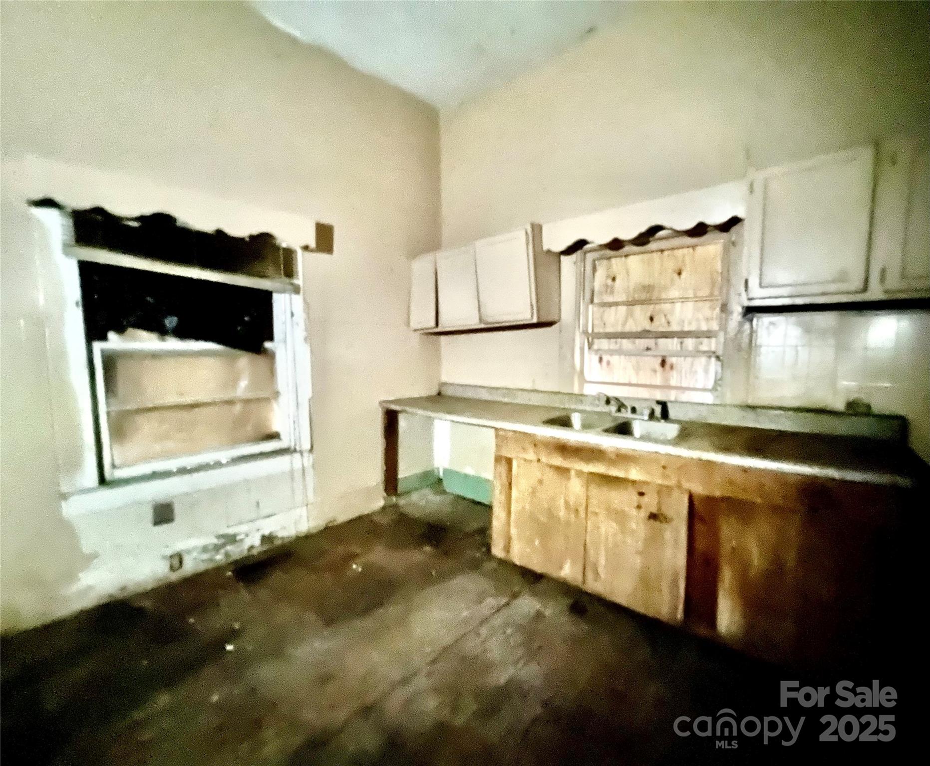 407 Chester Avenue Property Photo 15