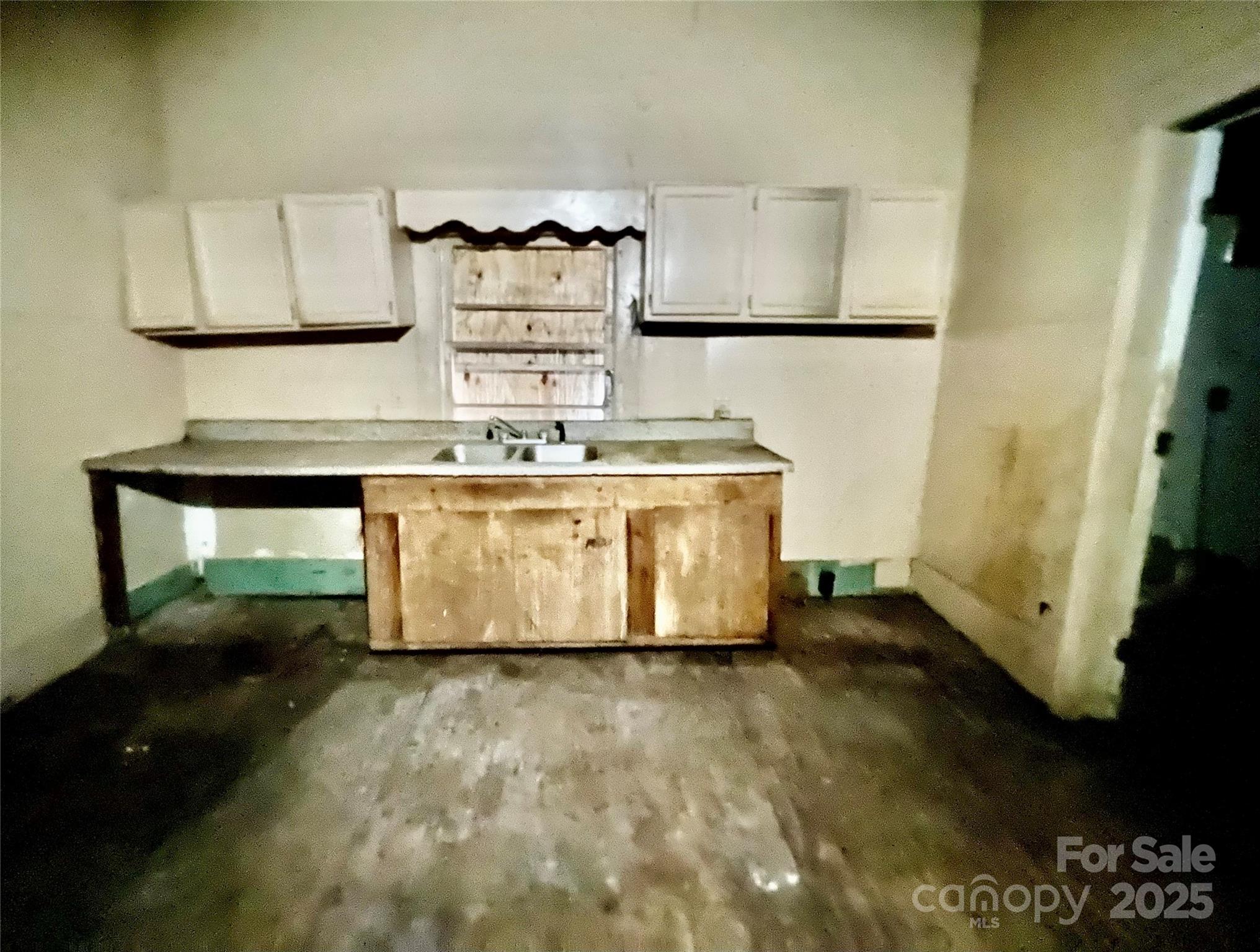 407 Chester Avenue Property Photo 16