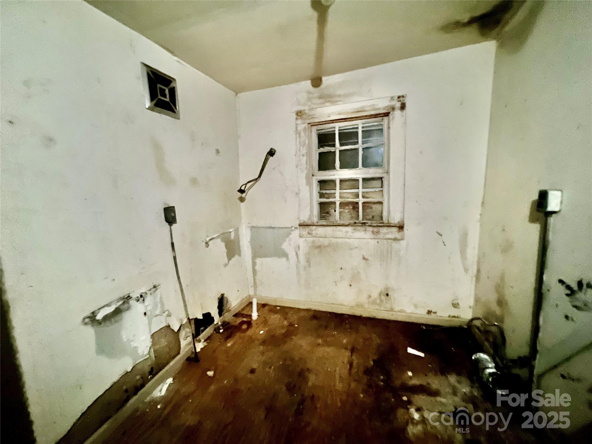 407 Chester Avenue Property Photo 18