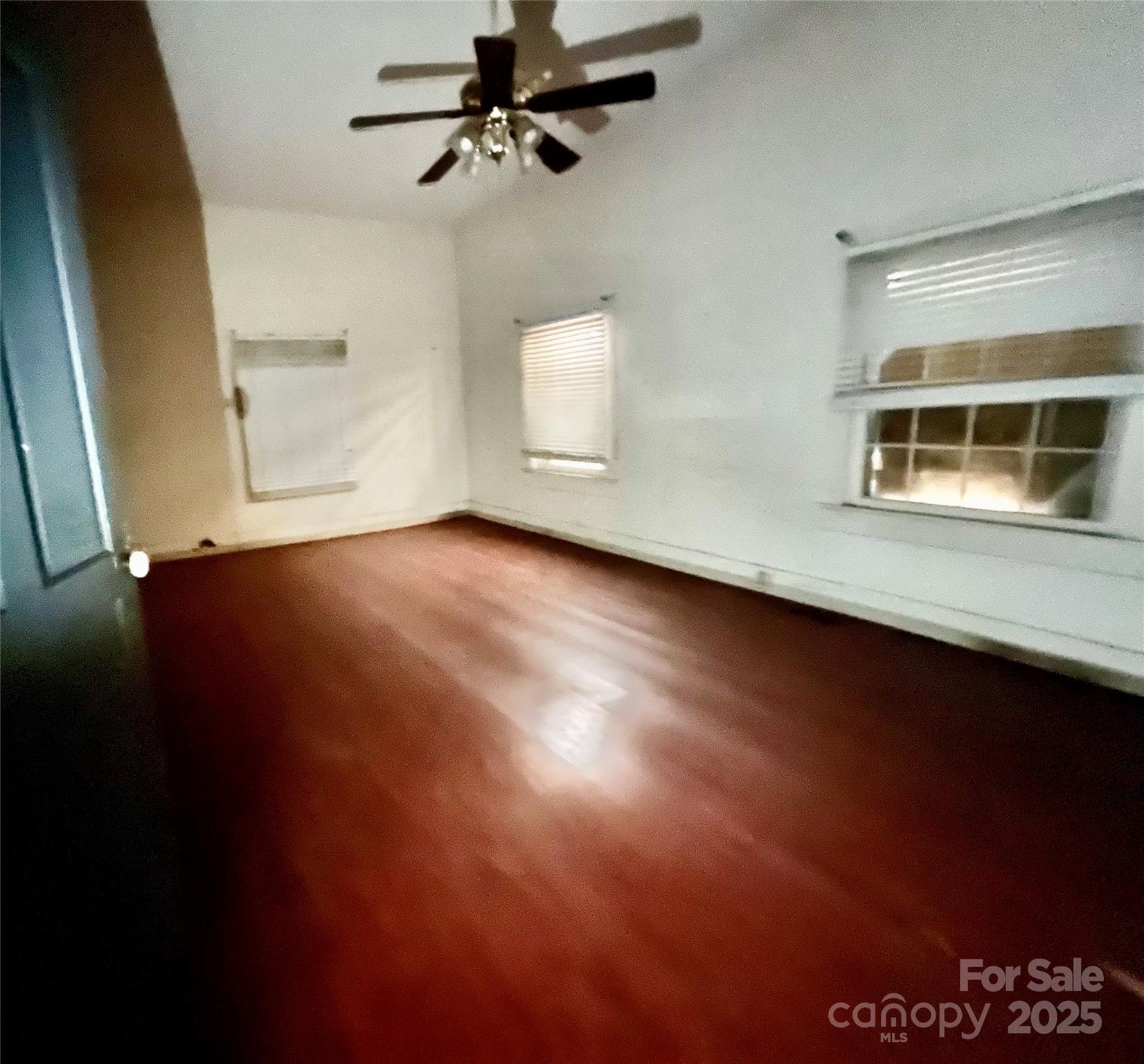 407 Chester Avenue Property Photo 23