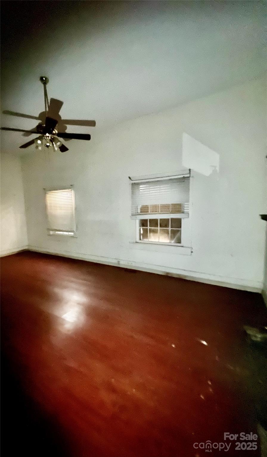 407 Chester Avenue Property Photo 32