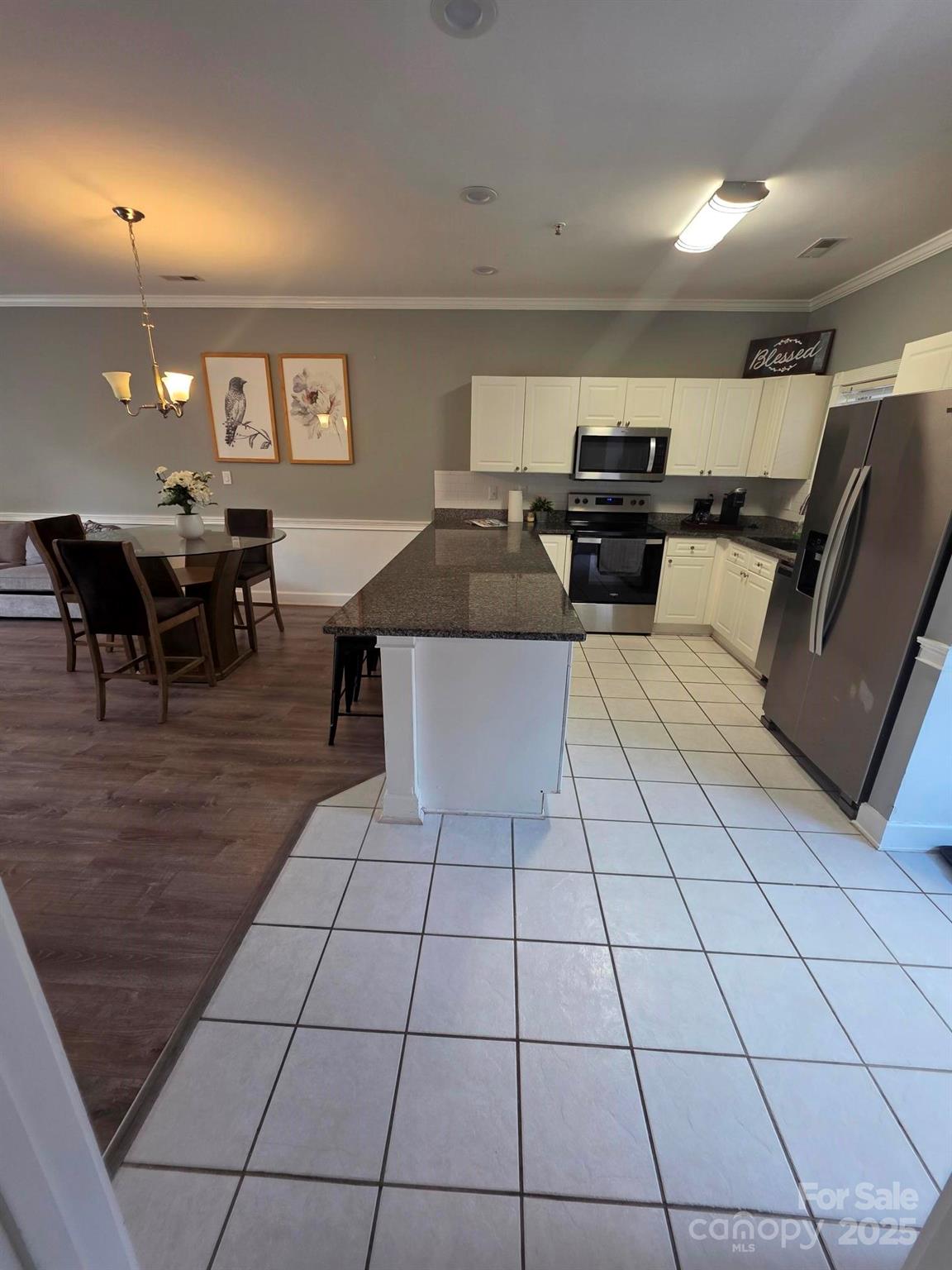9016 Meadow Vista Drive Property Photo 2