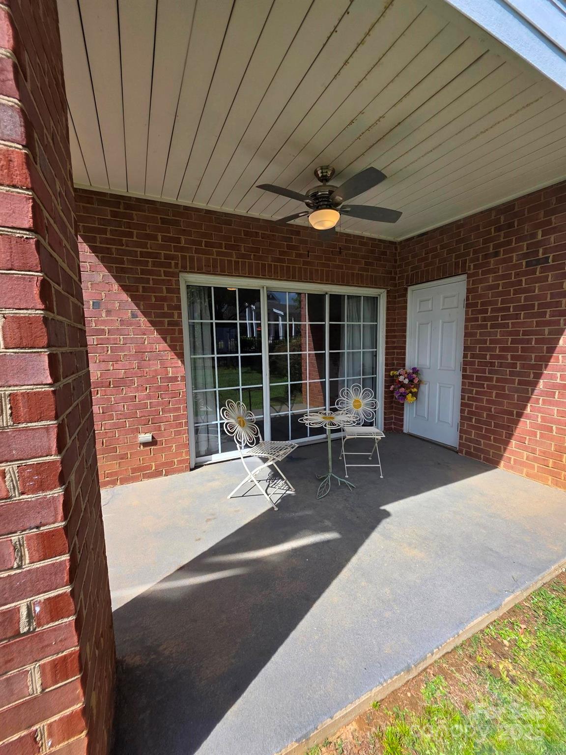 9016 Meadow Vista Drive Property Photo 8