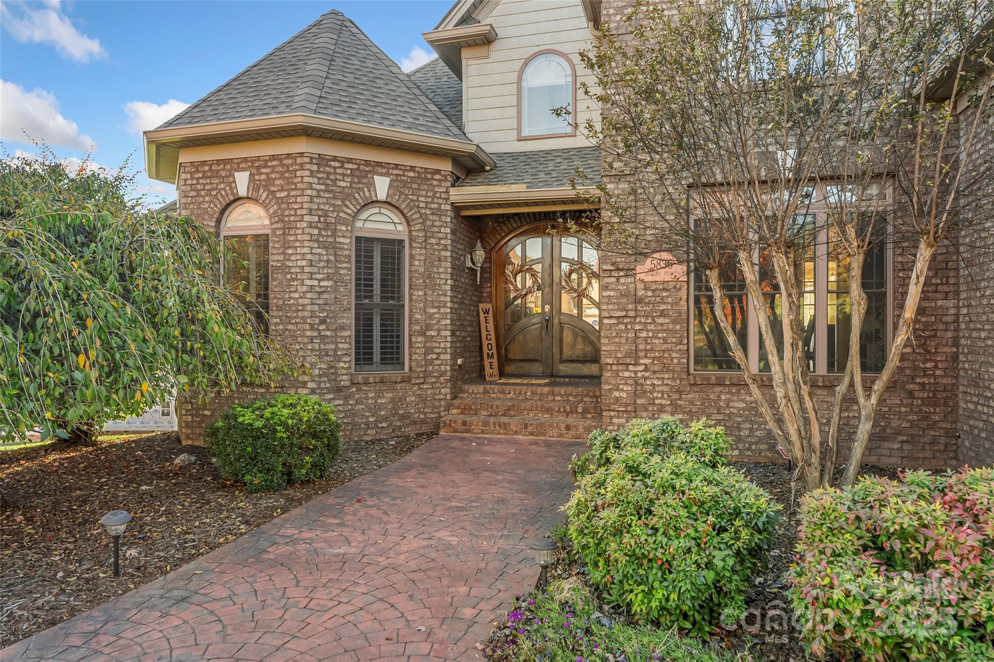 5836 Bakers Point Property Photo 2