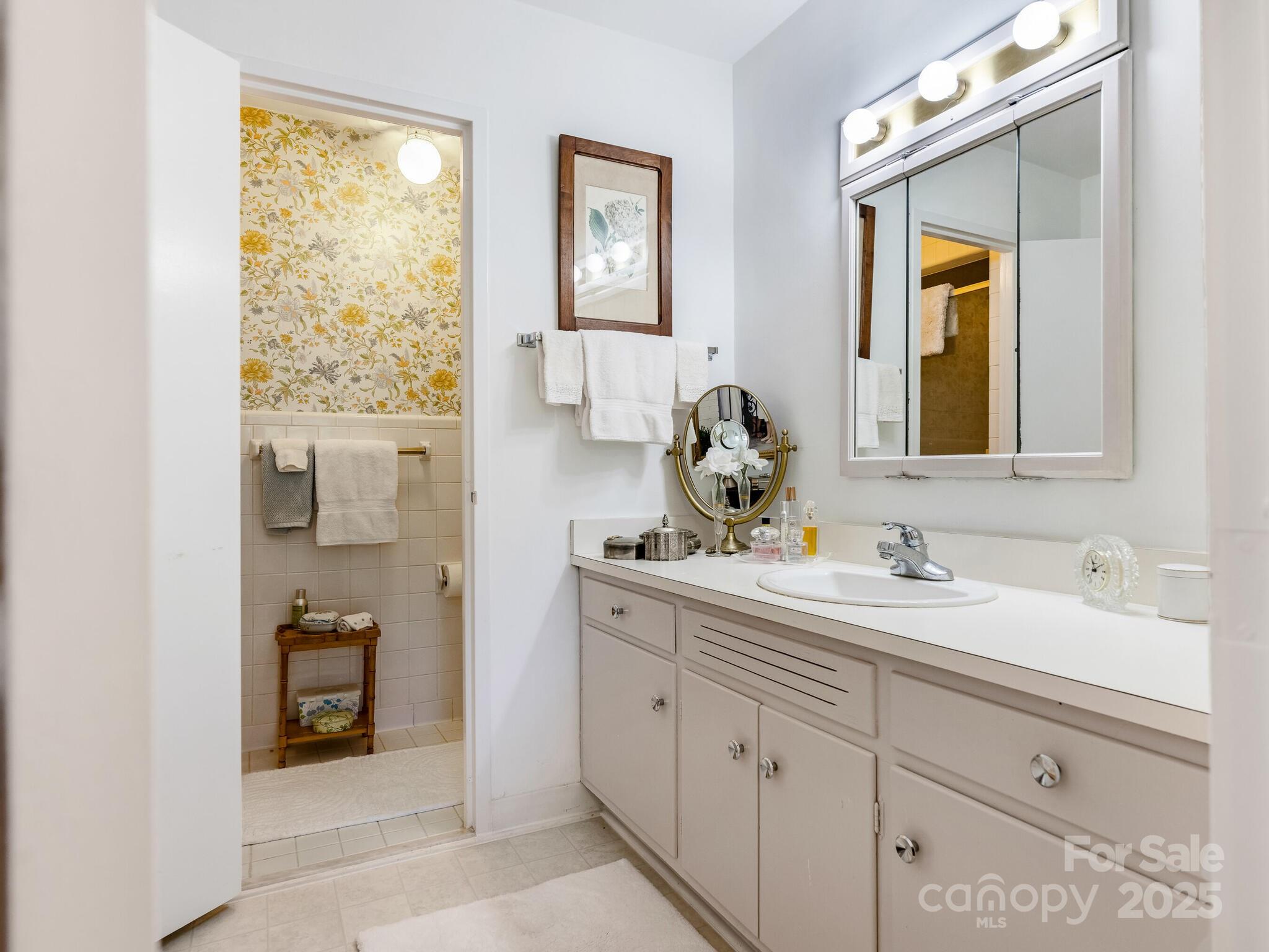 1300 Queens Road 401 Property Photo 9