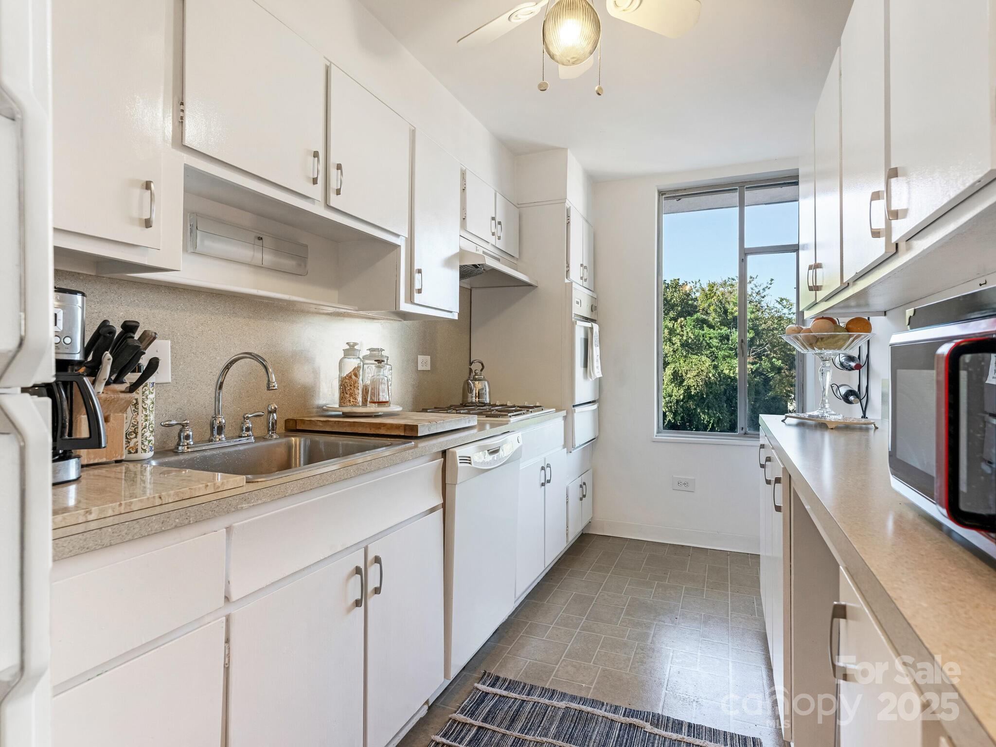 1300 Queens Road 401 Property Photo 14