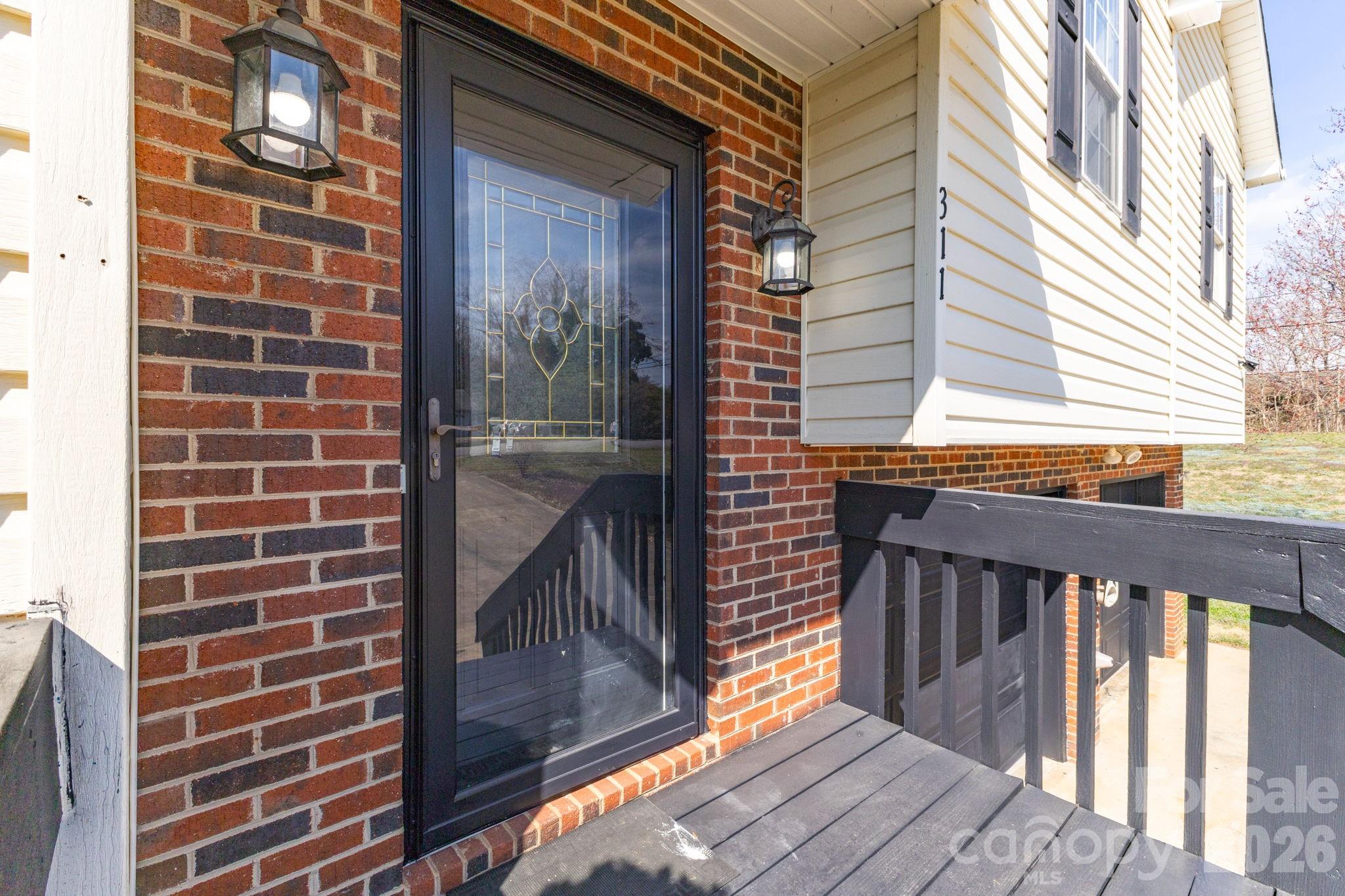311 N Meadow Drive Property Photo 2