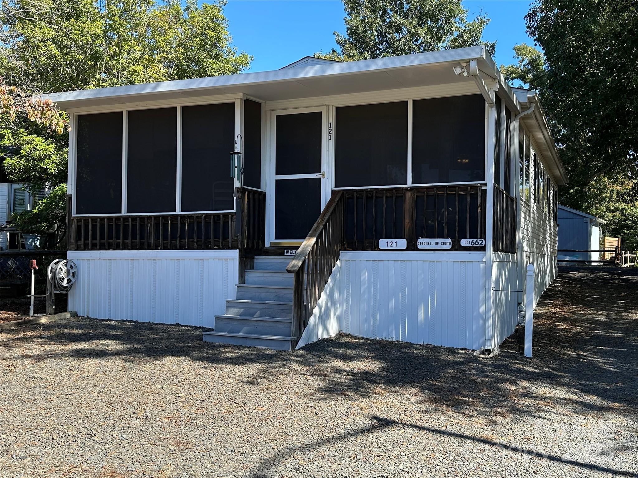 121 S Cardinal Drive Property Photo 1