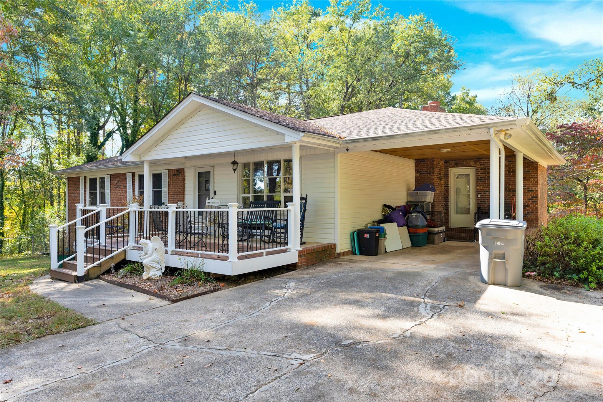 841 Knowles Drive Property Photo 1