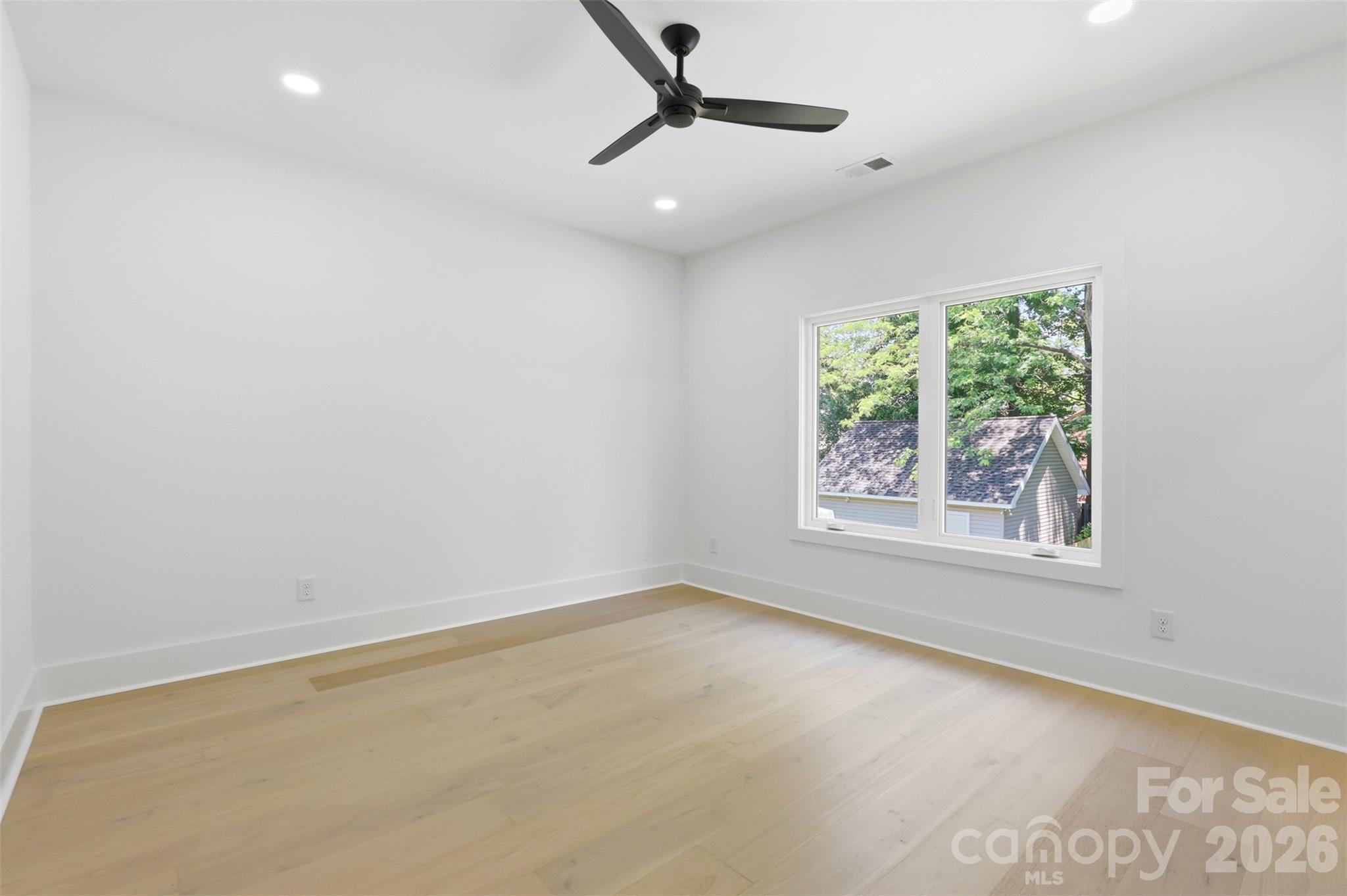 2649 Laburnum Avenue Property Photo 28