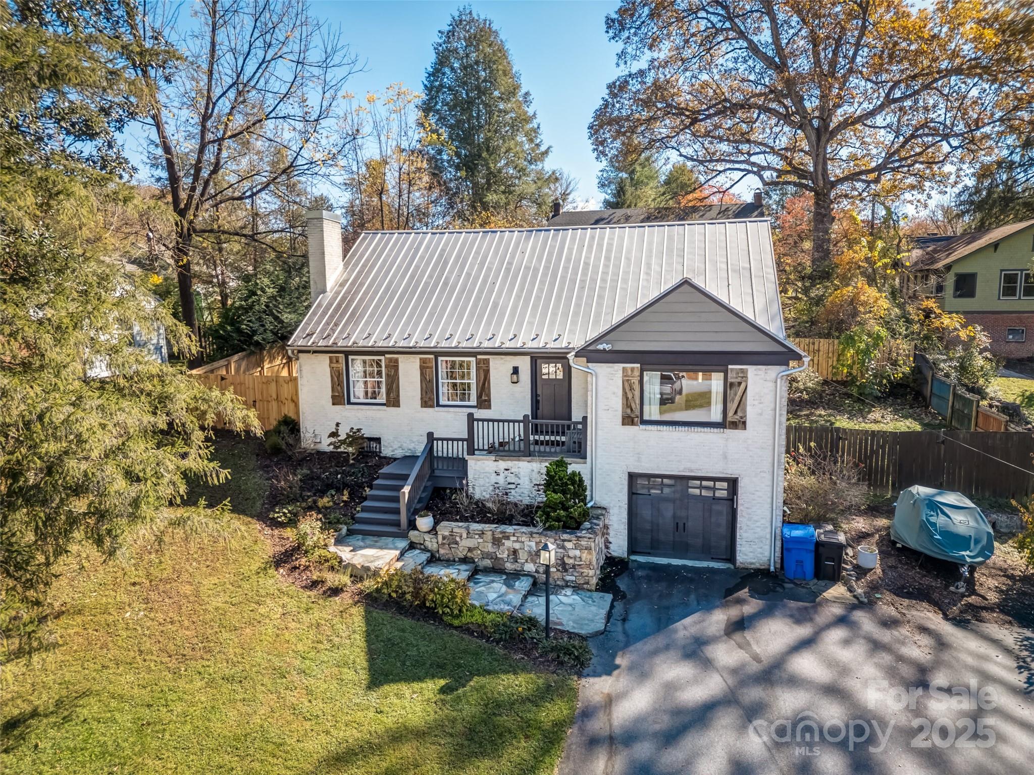 140 Lakeview Avenue Property Photo 2