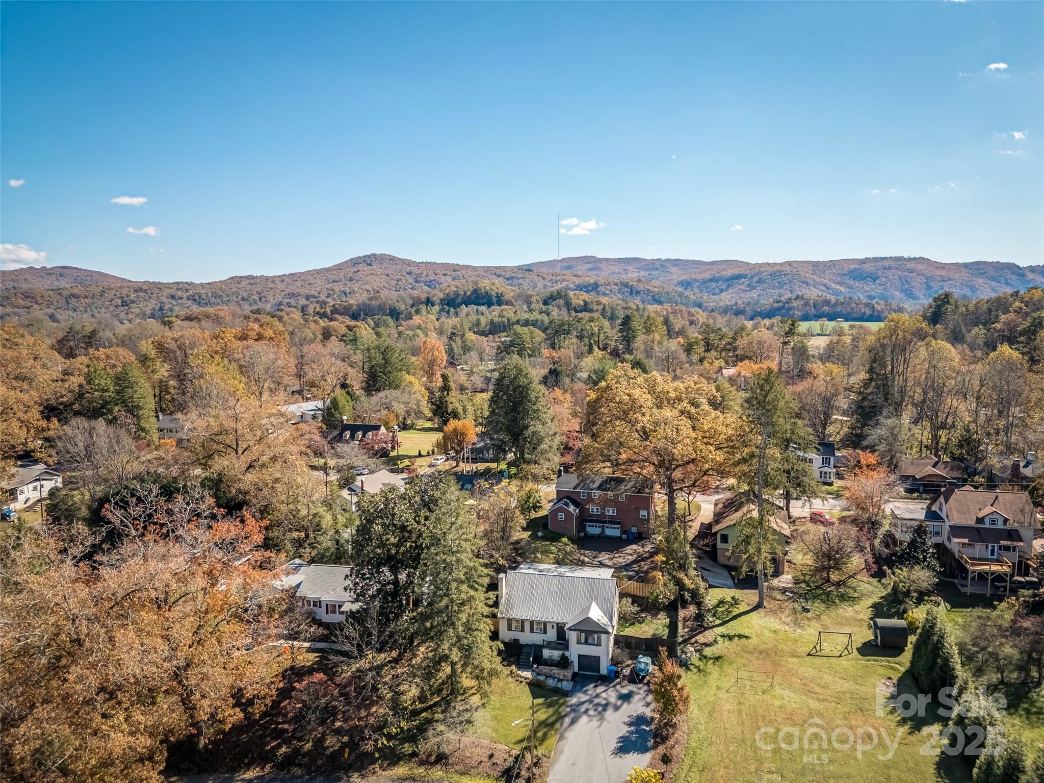 140 Lakeview Avenue Property Photo 4