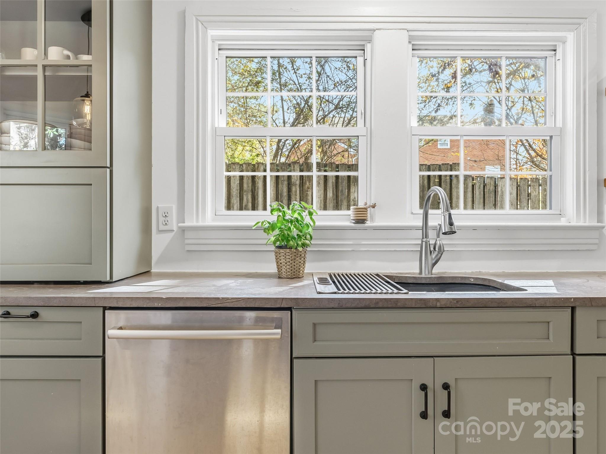 140 Lakeview Avenue Property Photo 15