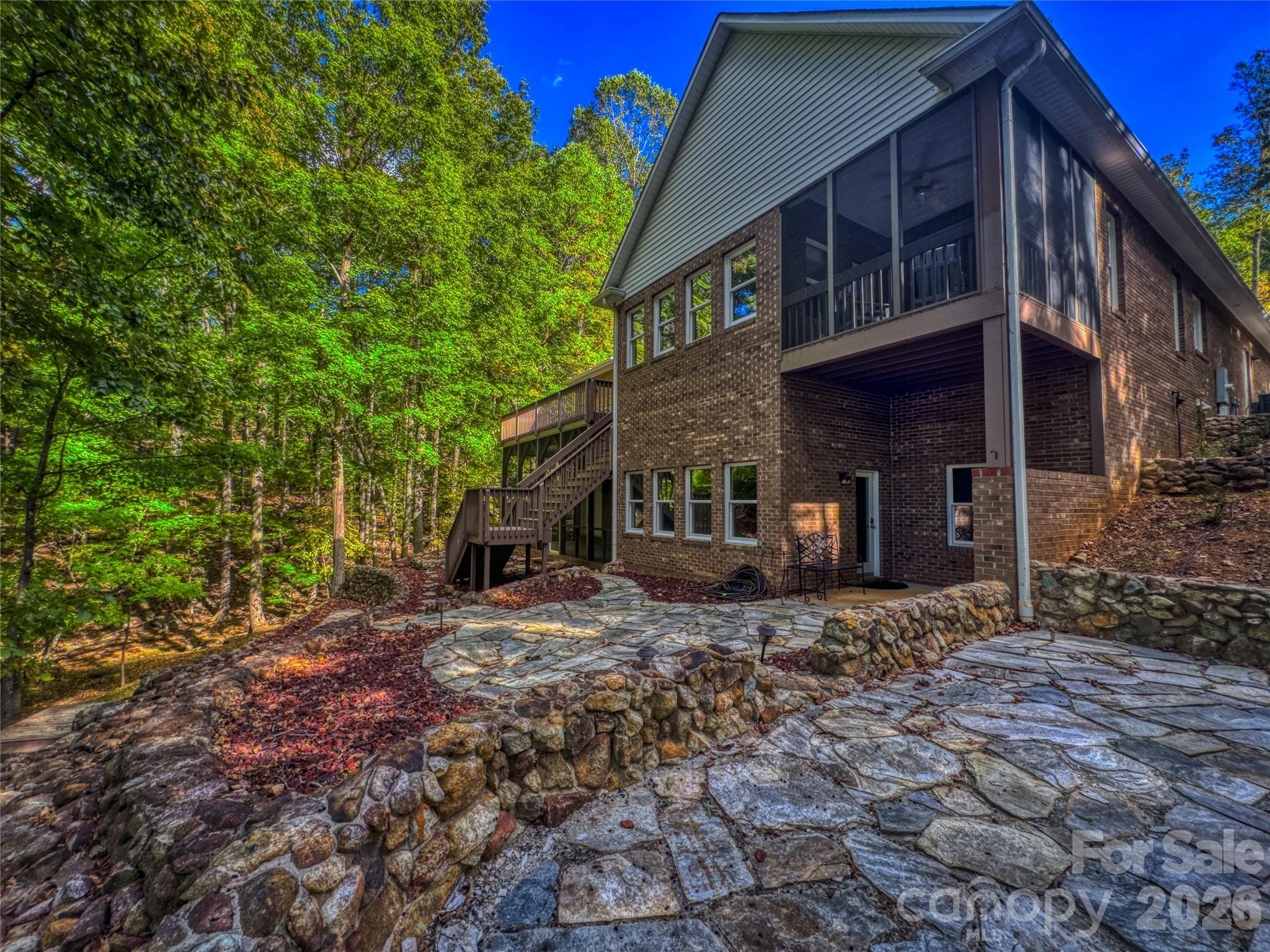 906 Rocky Cove Lane Property Photo 3