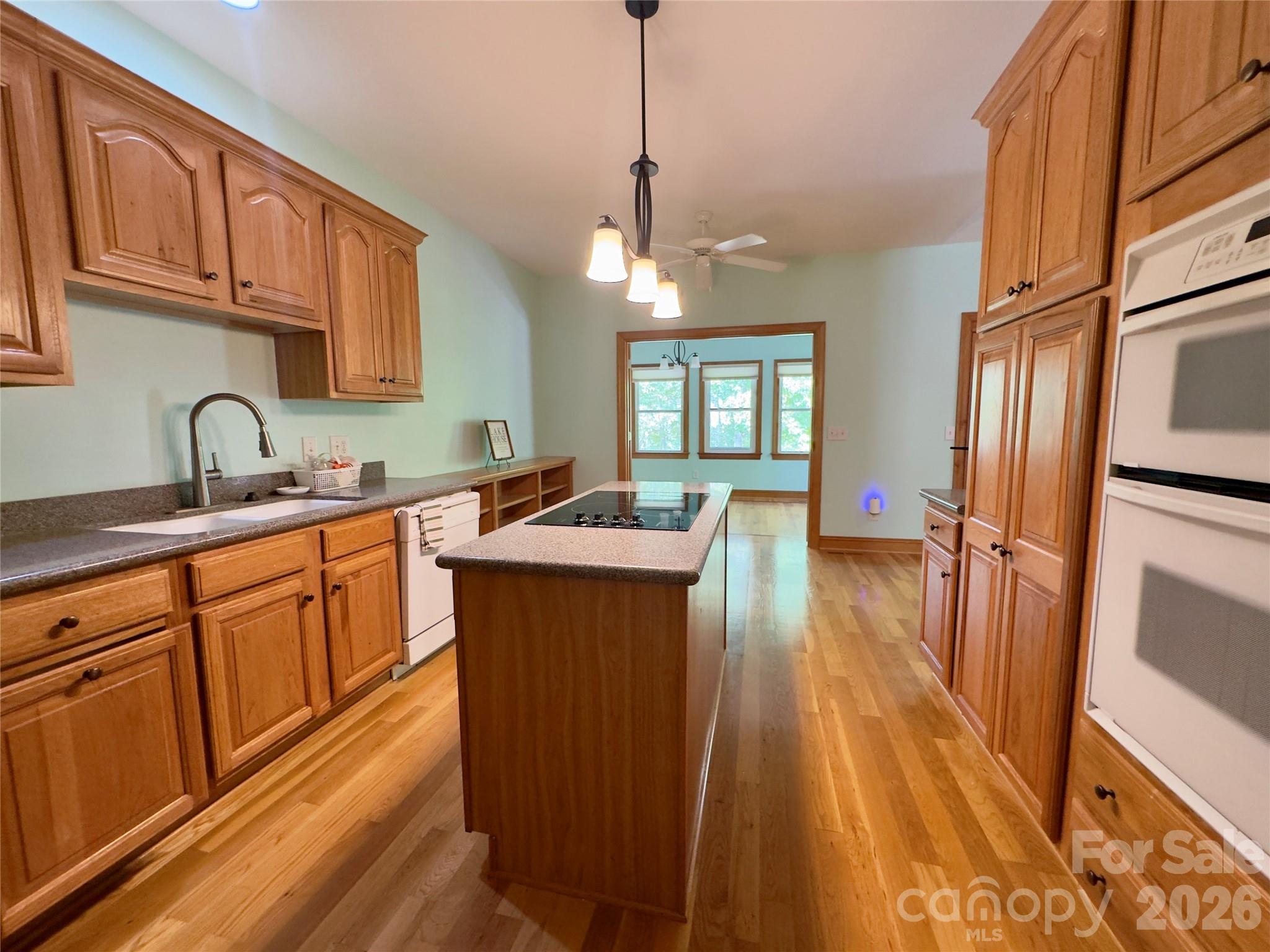 906 Rocky Cove Lane Property Photo 28
