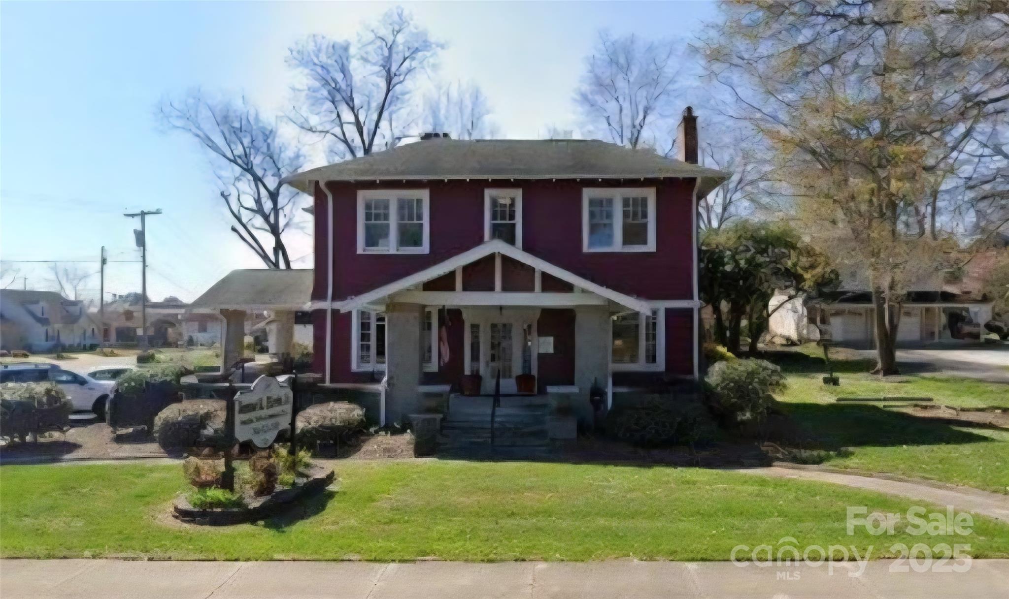 303 W Trade Street Property Photo 1