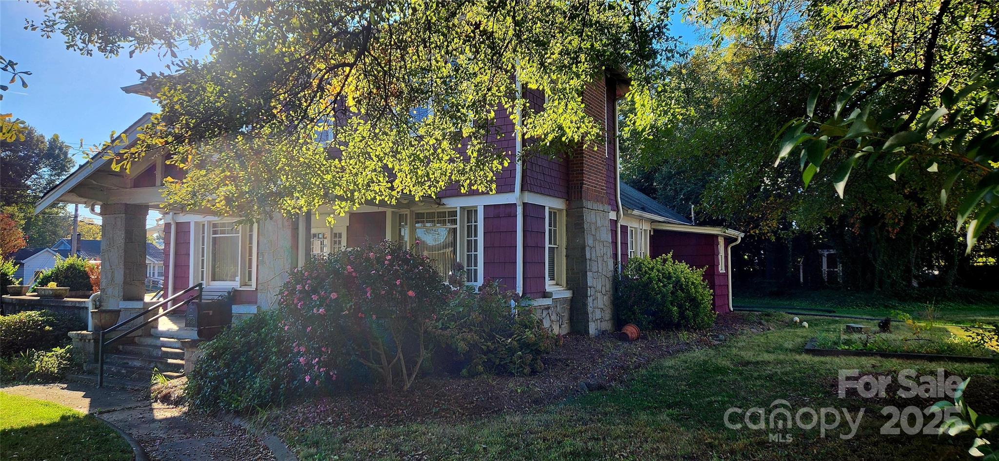 303 W Trade Street Property Photo 5