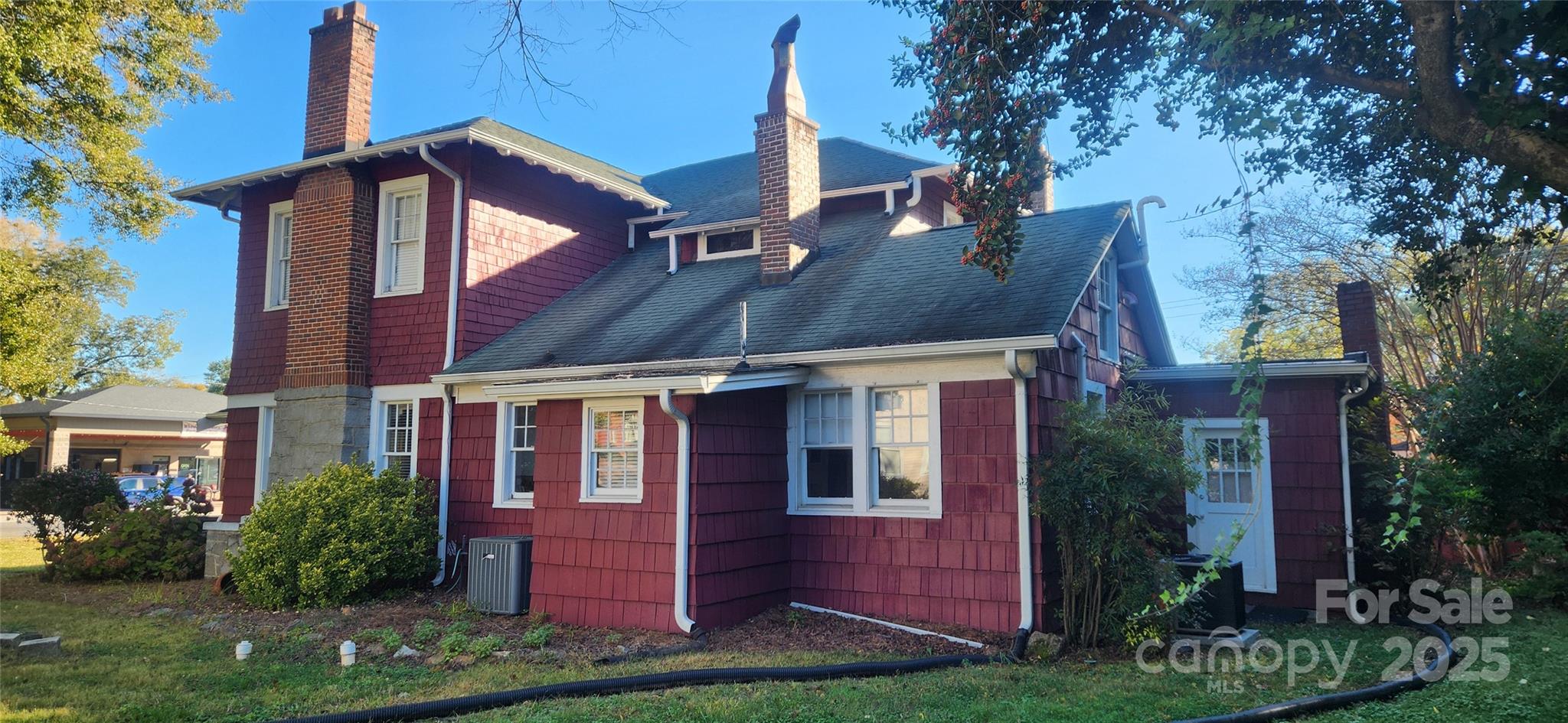 303 W Trade Street Property Photo 6