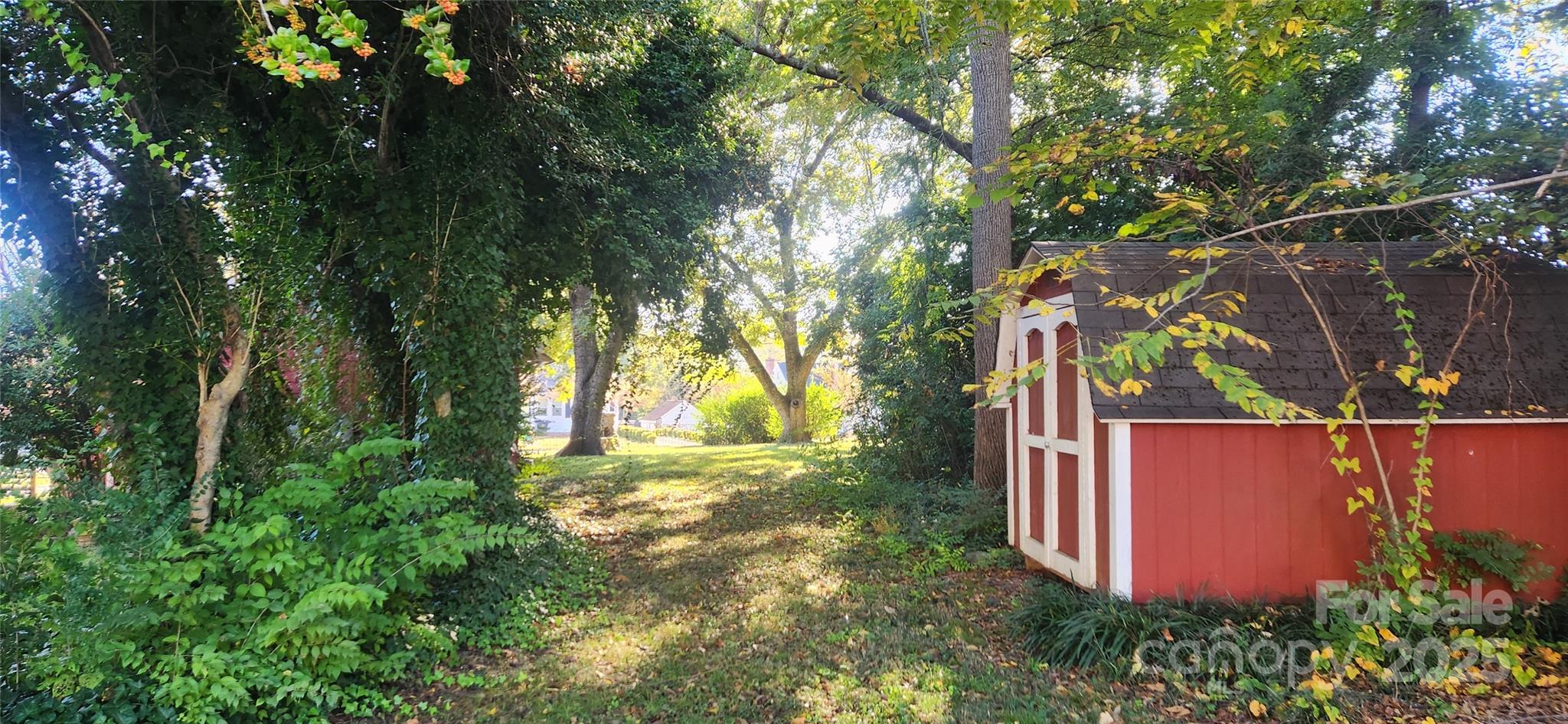 303 W Trade Street Property Photo 7