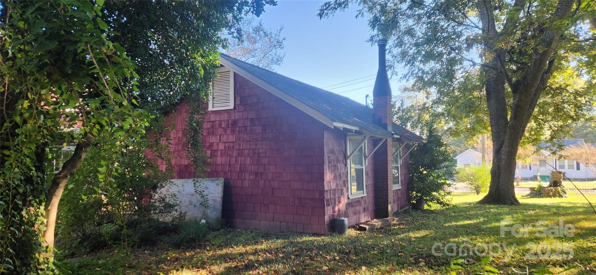 303 W Trade Street Property Photo 8