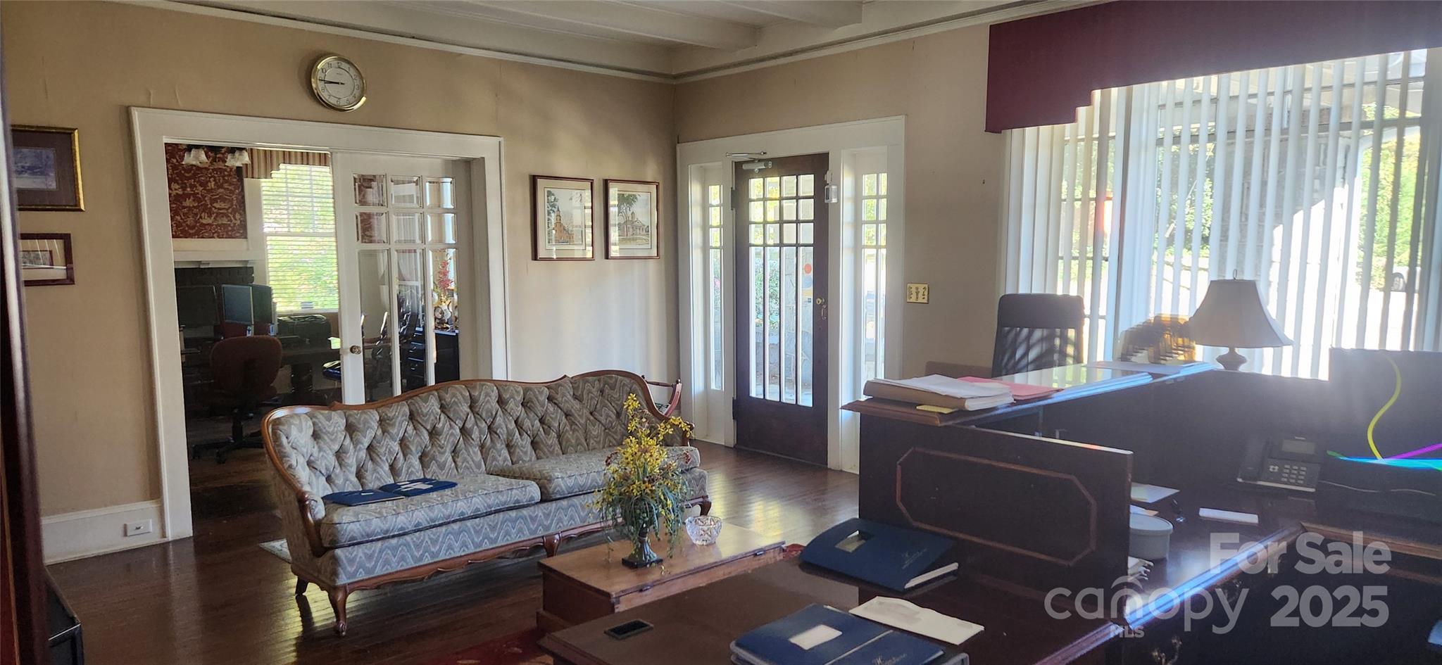 303 W Trade Street Property Photo 9