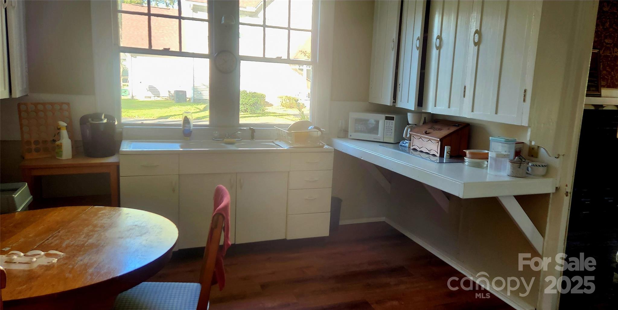 303 W Trade Street Property Photo 15