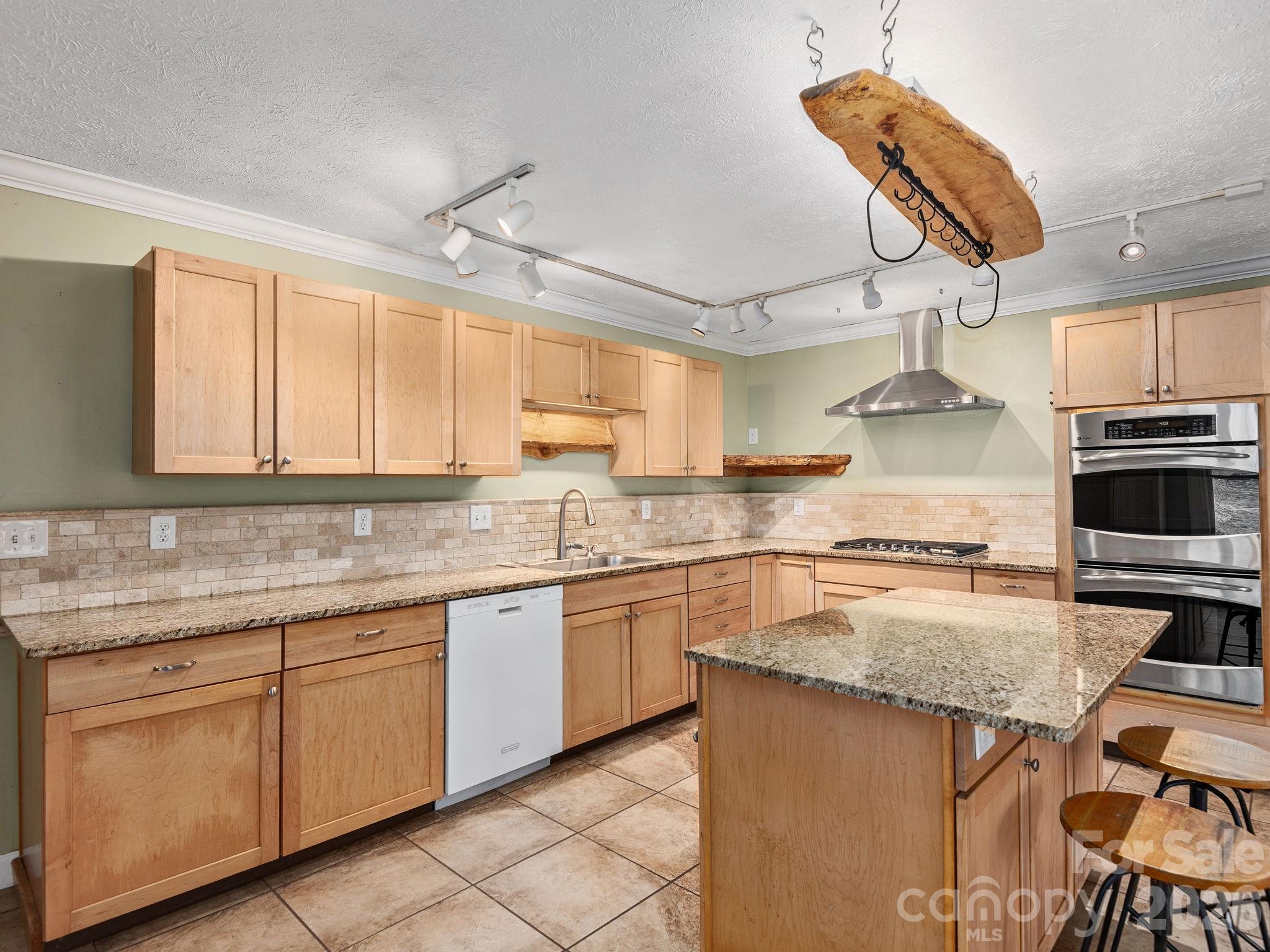 6 Star Berry Lane Property Photo 9