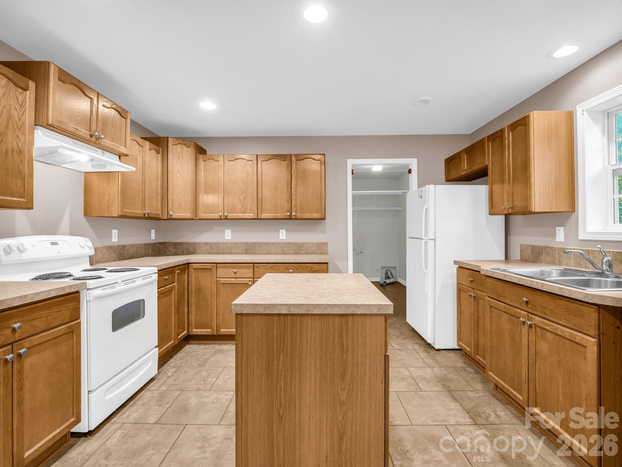 663 Landrum Road Property Photo 14