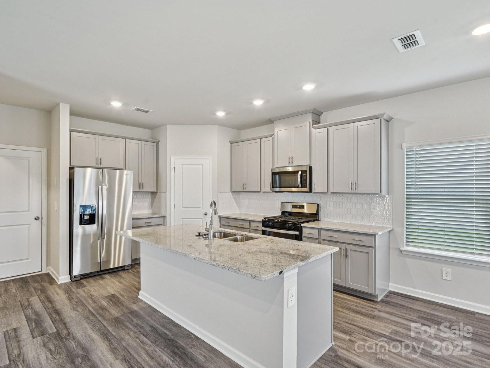 7245 Yardley Street Property Photo 4