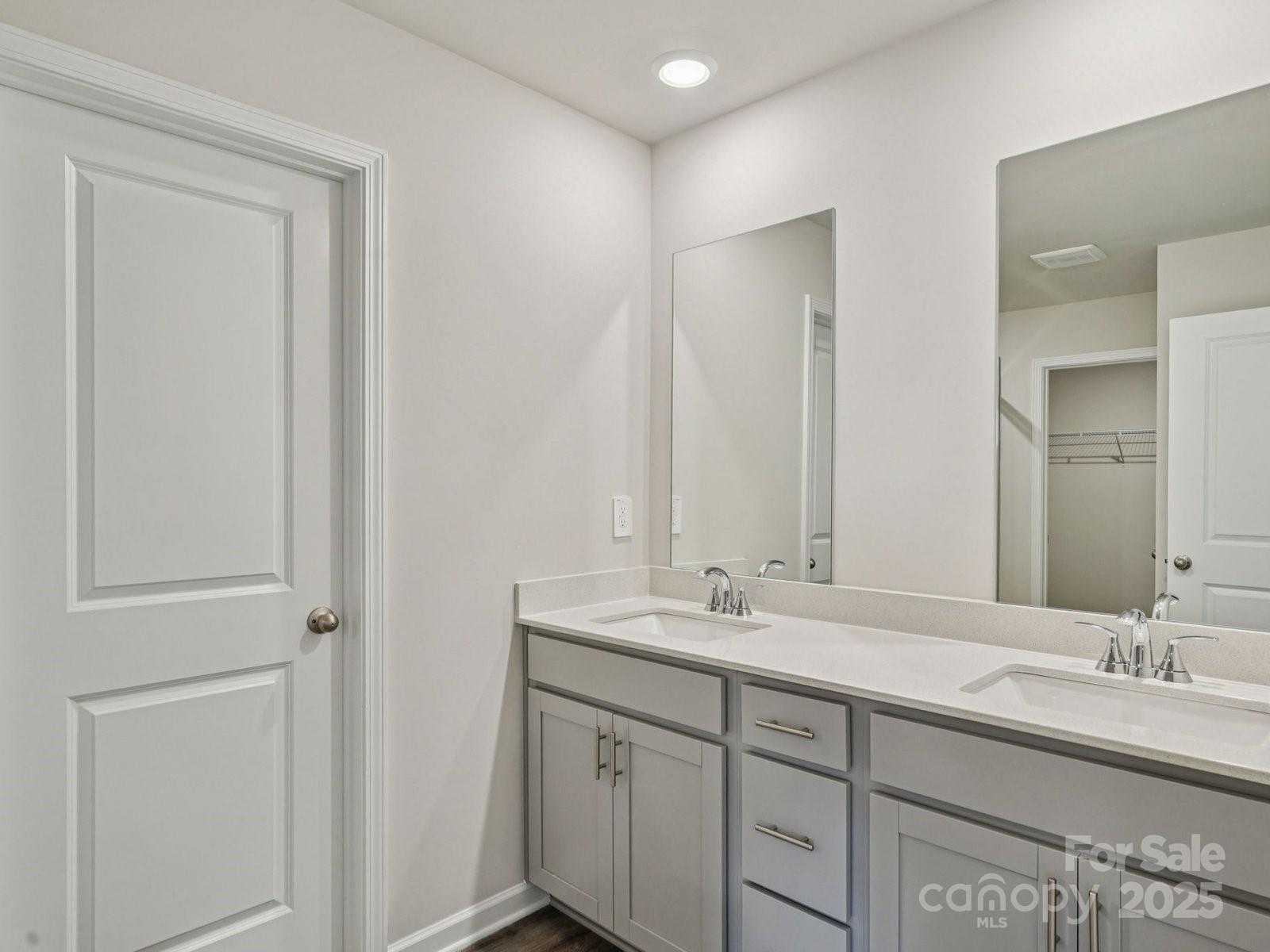 7245 Yardley Street Property Photo 11