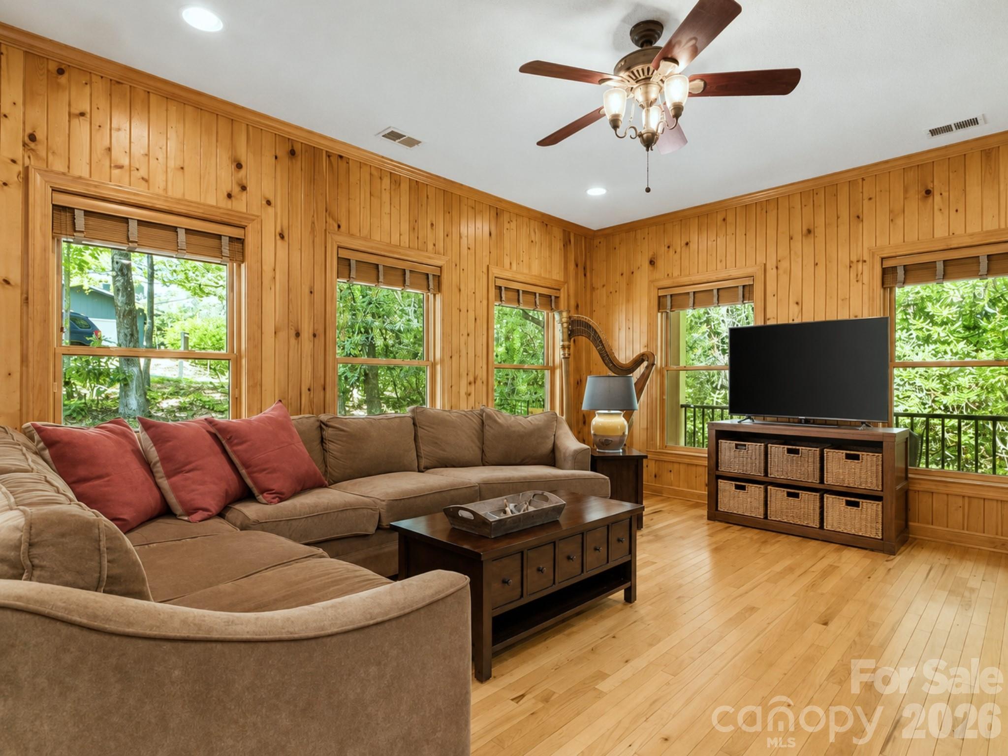 7255 Laurel Hill Drive Property Photo 6