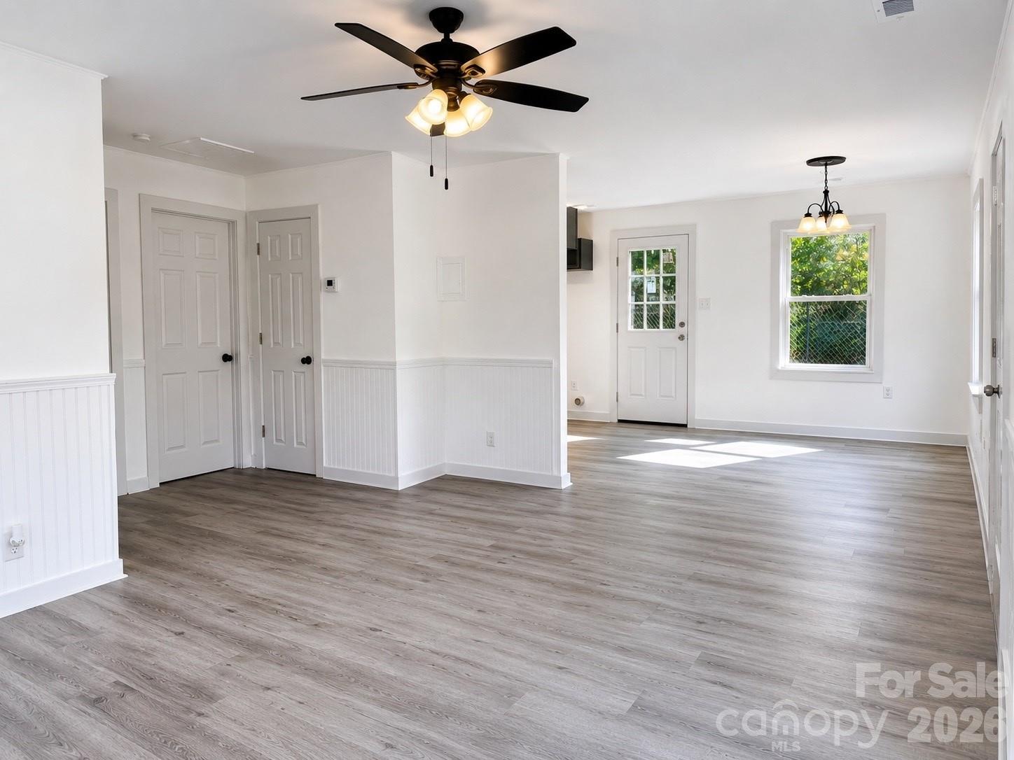 1123 Saratoga Drive Property Photo 3