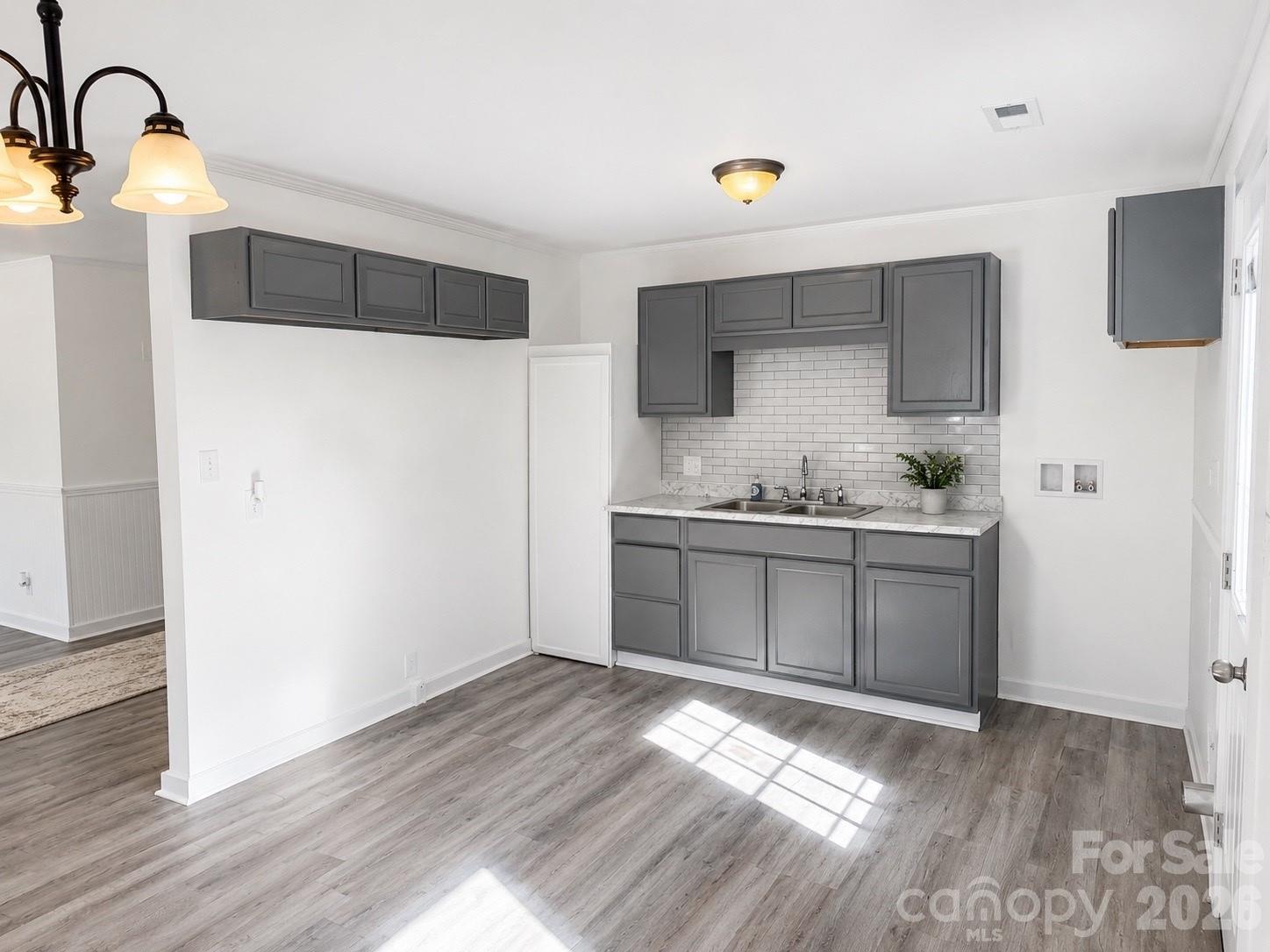 1123 Saratoga Drive Property Photo 4