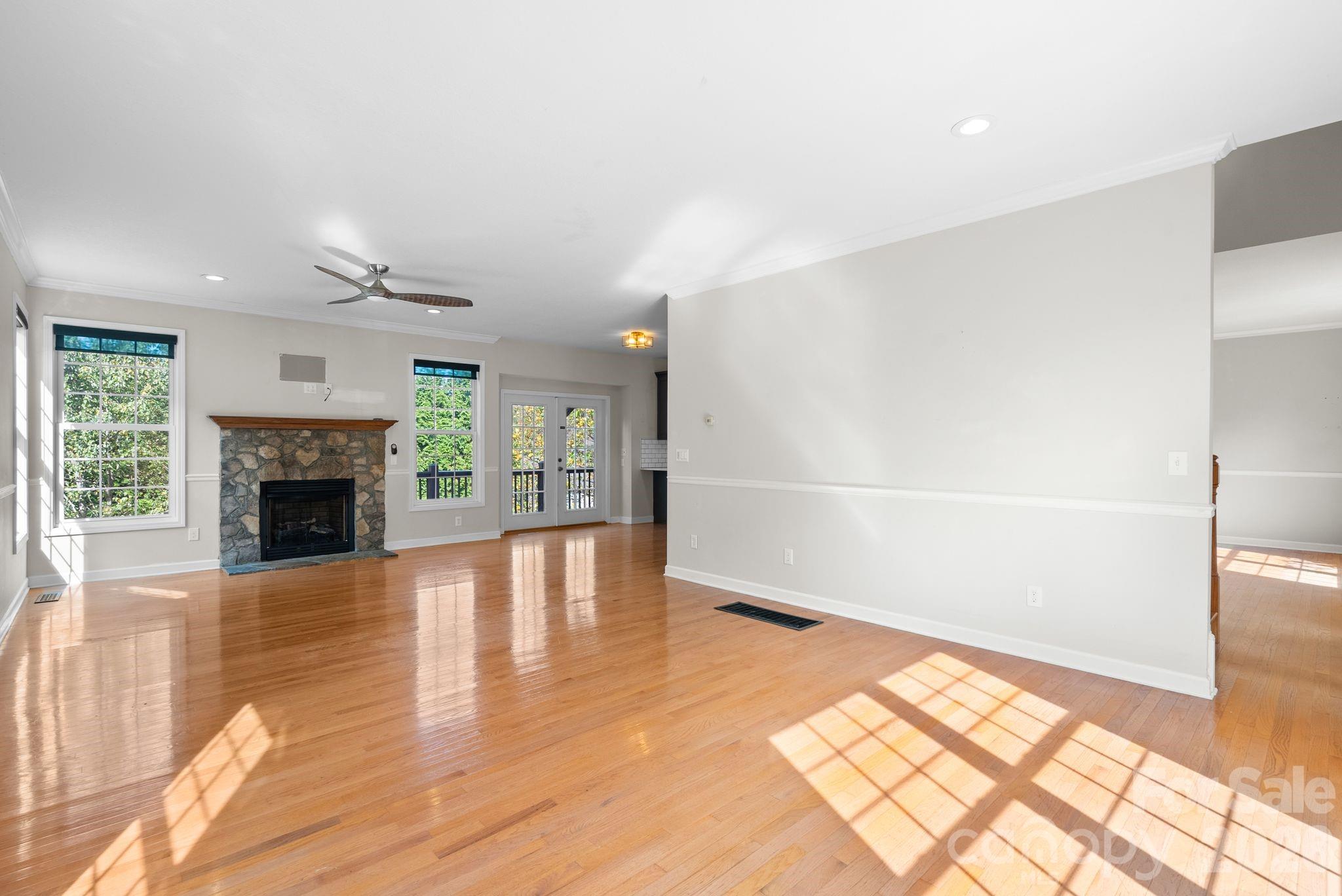 224 Rivercrest Boulevard Property Photo 8
