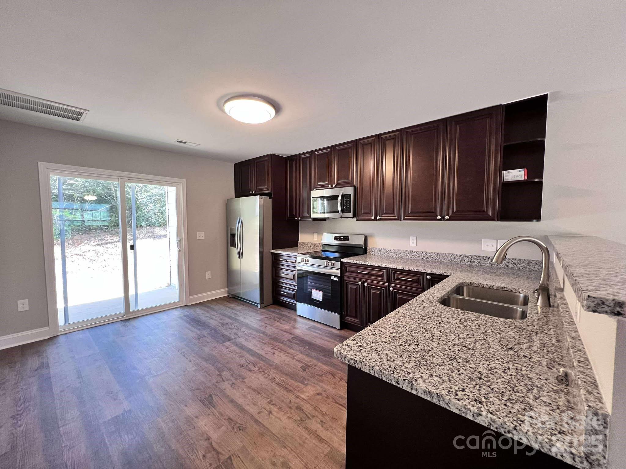 1416 Salisbury Avenue Property Photo 4