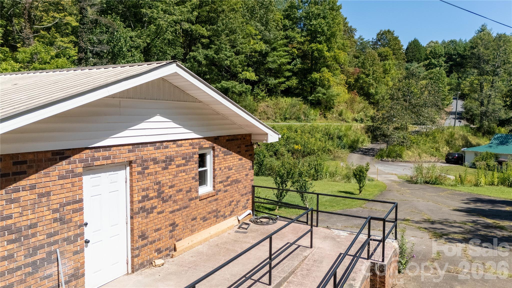 208 Murdock Road Property Photo 32