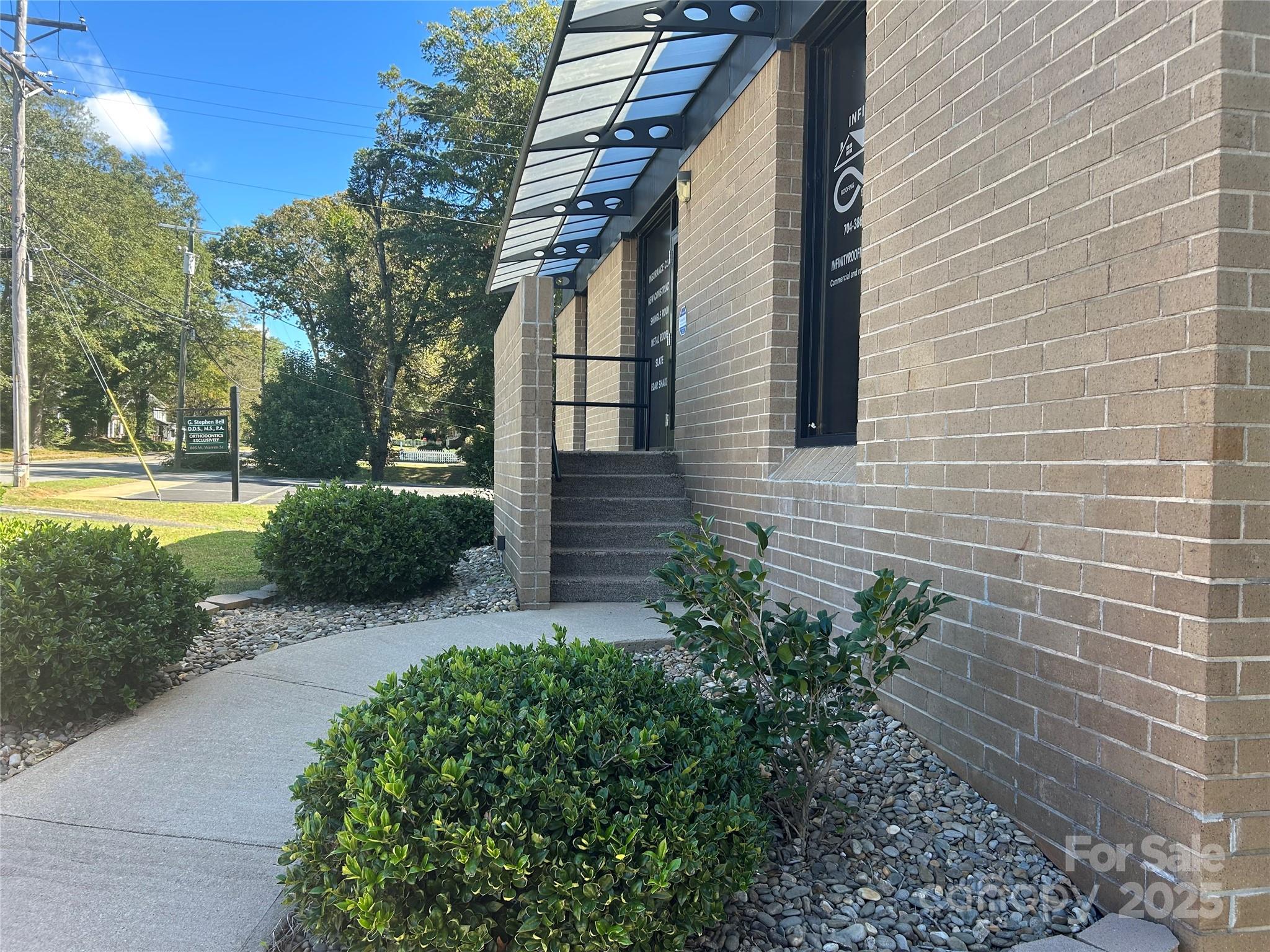 811 W Warren Street Property Photo 3