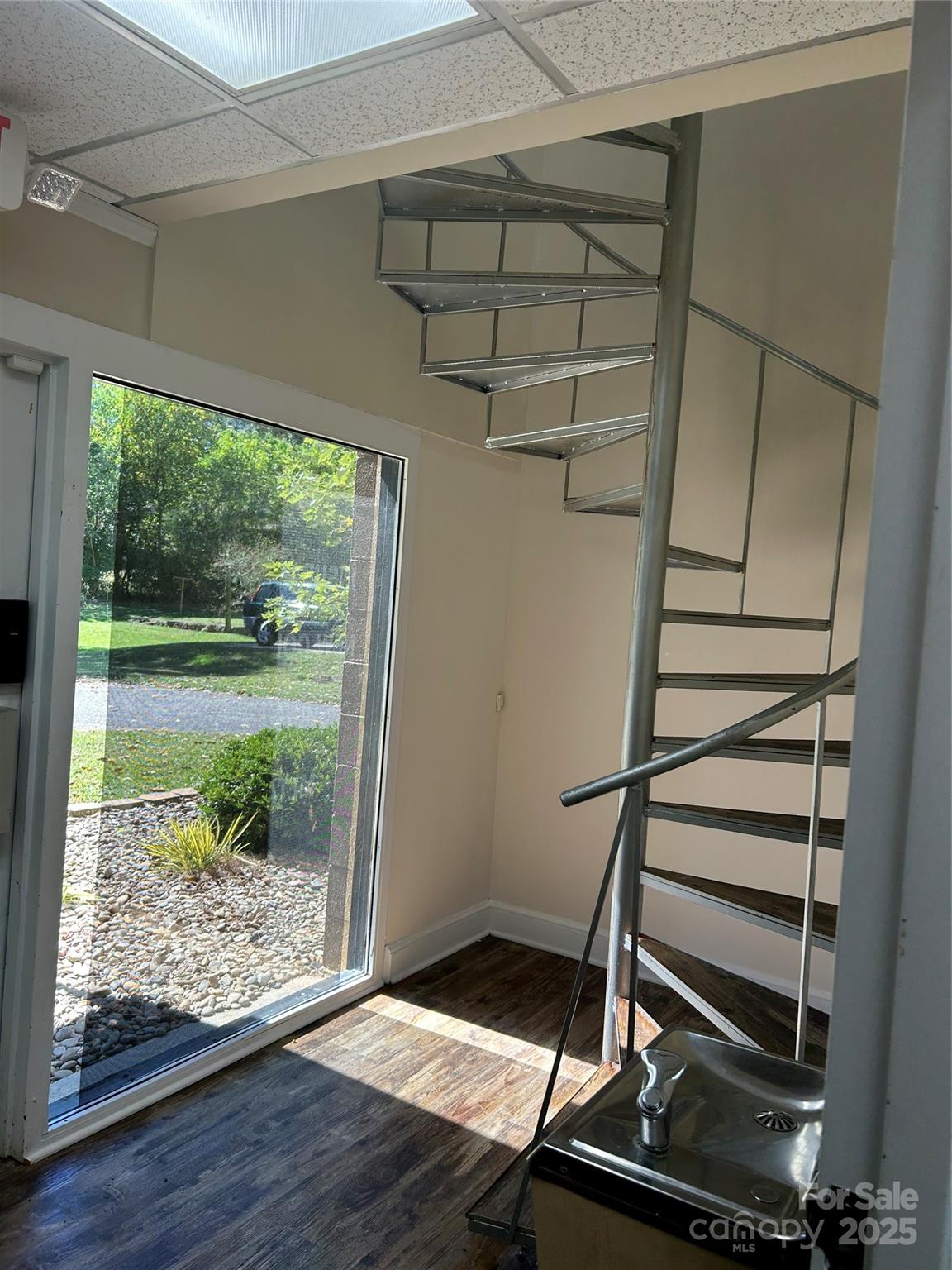 811 W Warren Street Property Photo 4